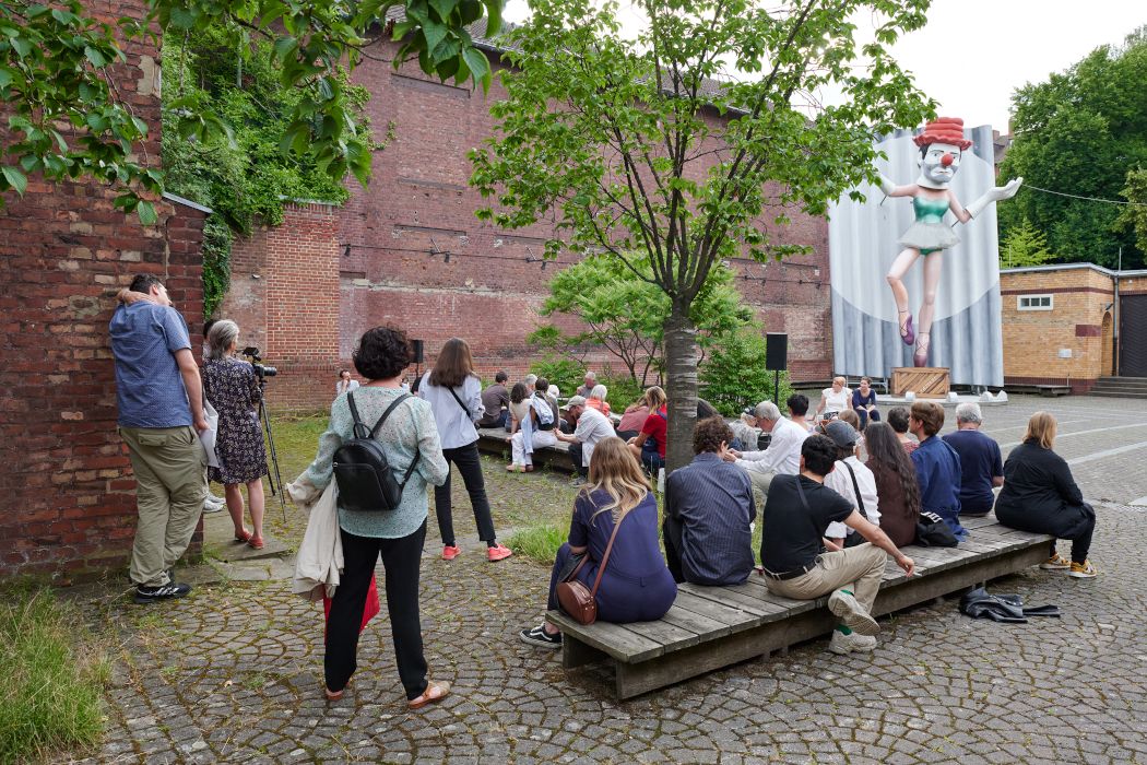 Lesung von Karl Holmqvist anlässlich des Festivals Cold Summer von Keren Cytter