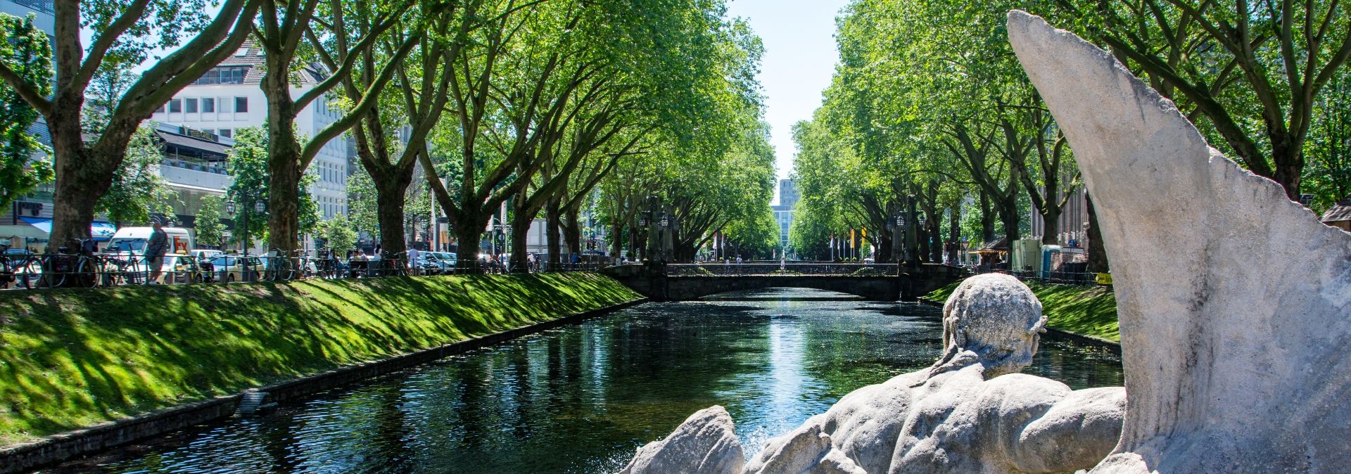 Der Tritonenbrunnen auf der Königsallee ist der Ausgangspunkt der Stadtwanderung