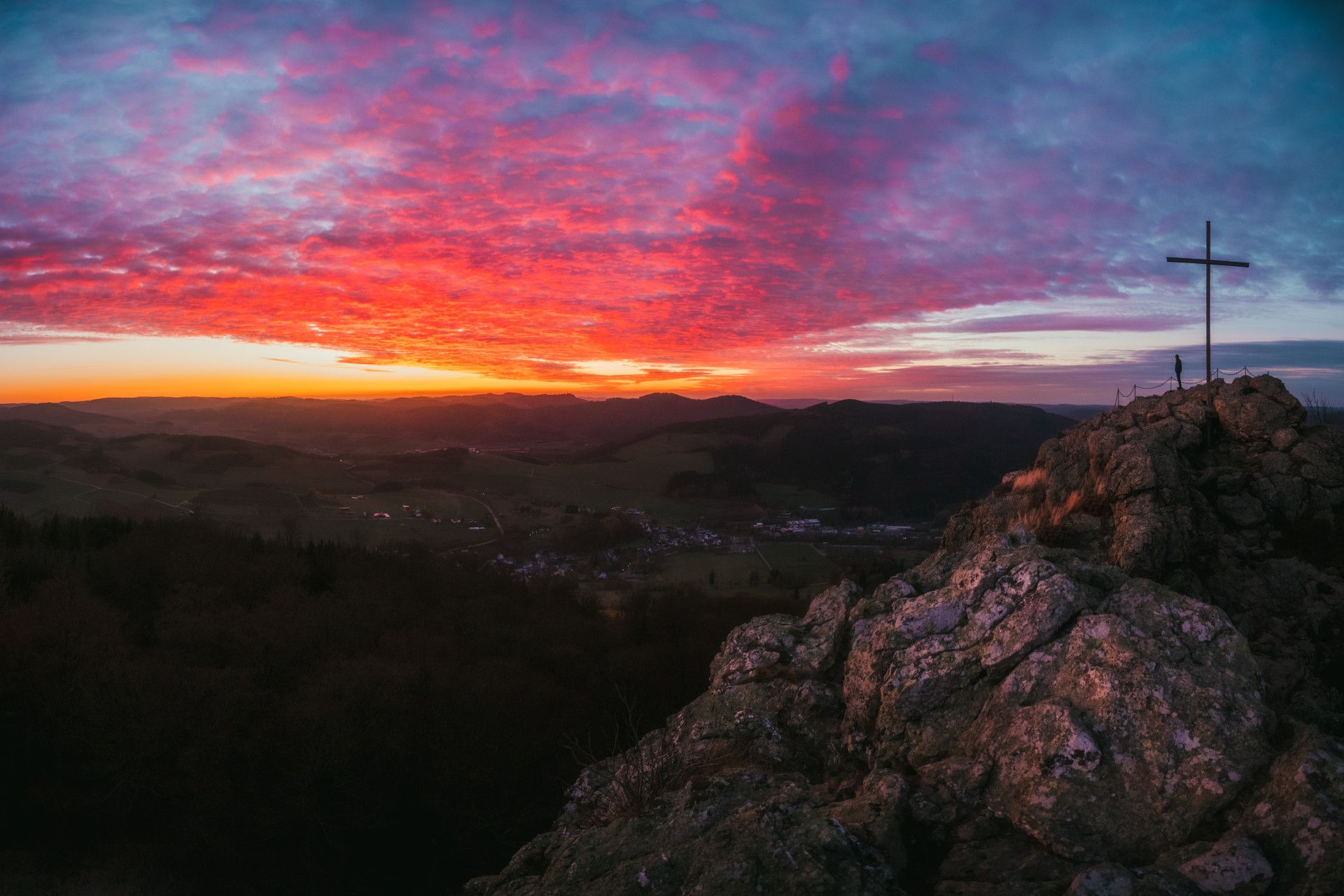 Bruchhauser Steine bei Sonnenaufgang, Sauerland