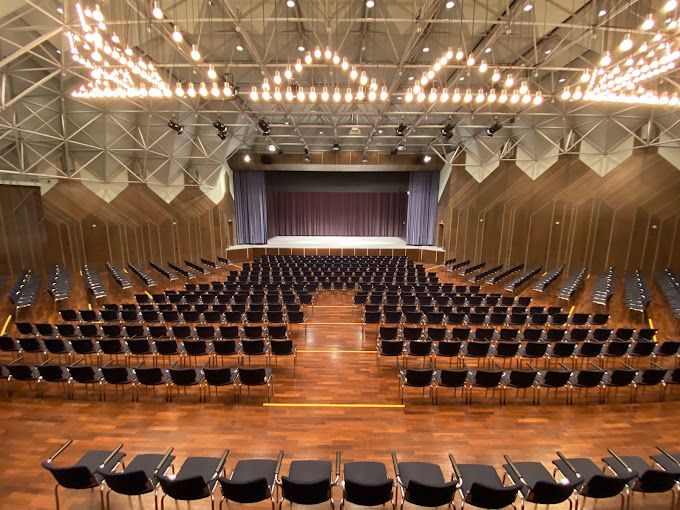 Stadthalle Saal