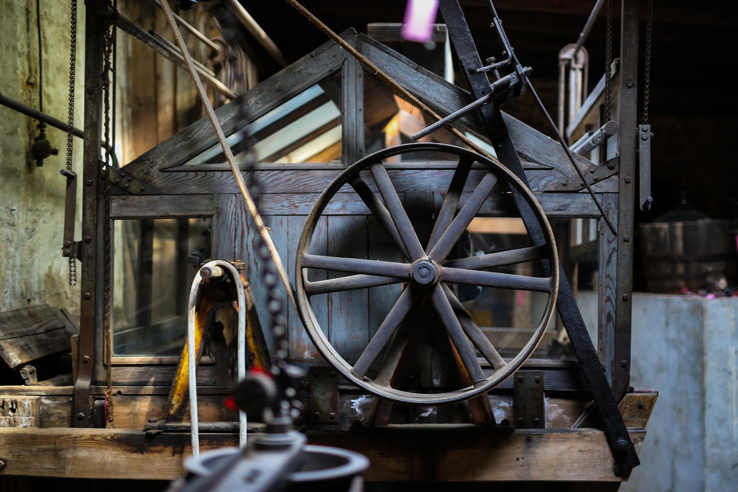 Die Kraftübertragung durch Antriebsriemen wird im Industriemuseum anschaulich gezeigt