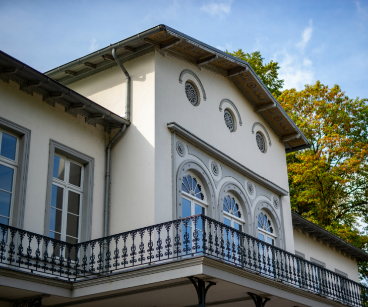 Seit 1997 dient der dreiteilige Gebäudekomplex des Museums Kurhaus Kleve, der aus dem 19. Jahrhundert stammt, als Museum für zeitgenössische Kunst, © Tourismus NRW e.V.