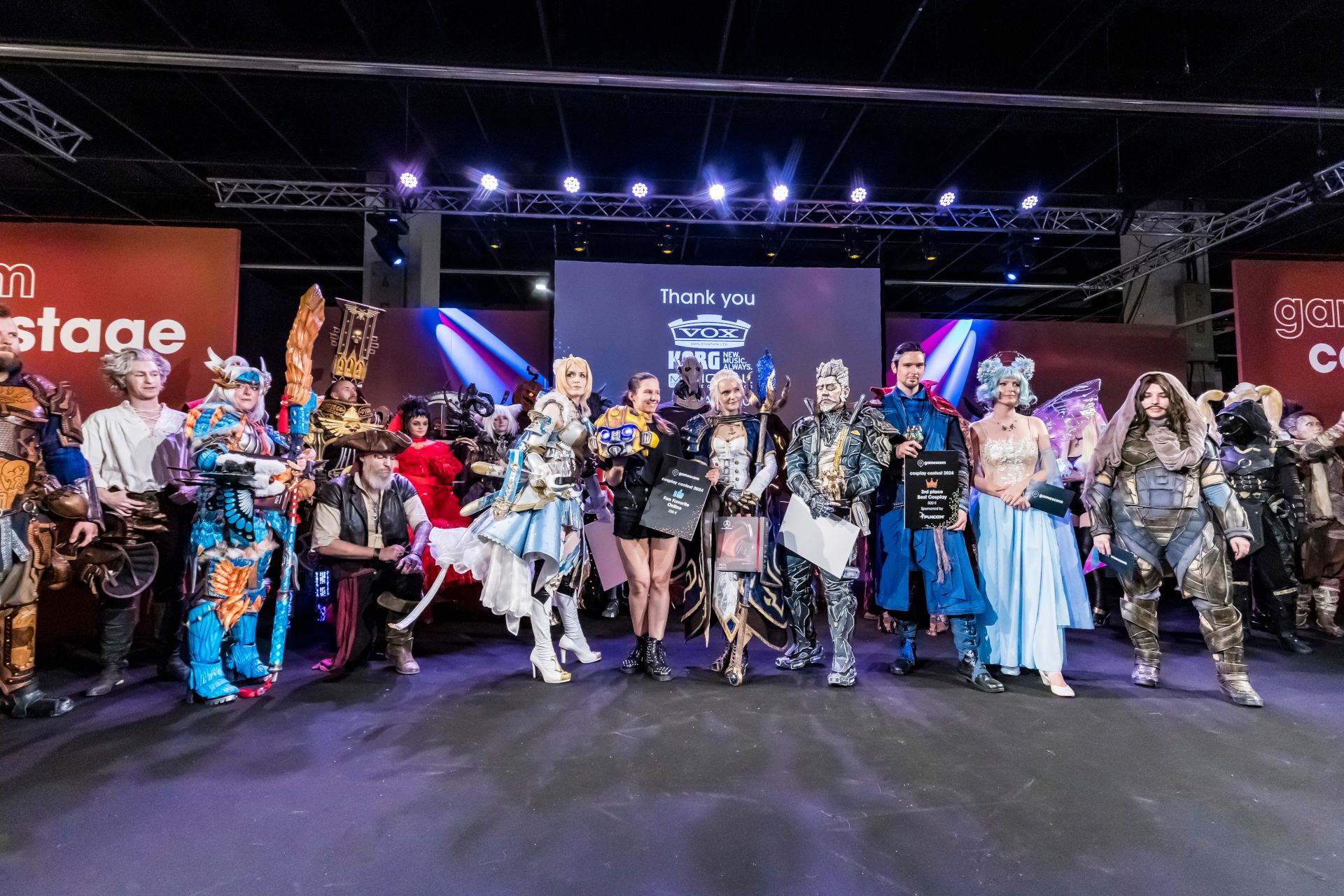 Cosplay Contest 2024, Gruppenfoto, Cosplay Stage, Halle 5.1