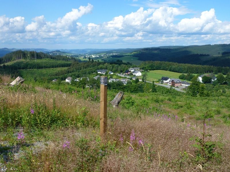 Blick auf Berg und Tal im Sauerland