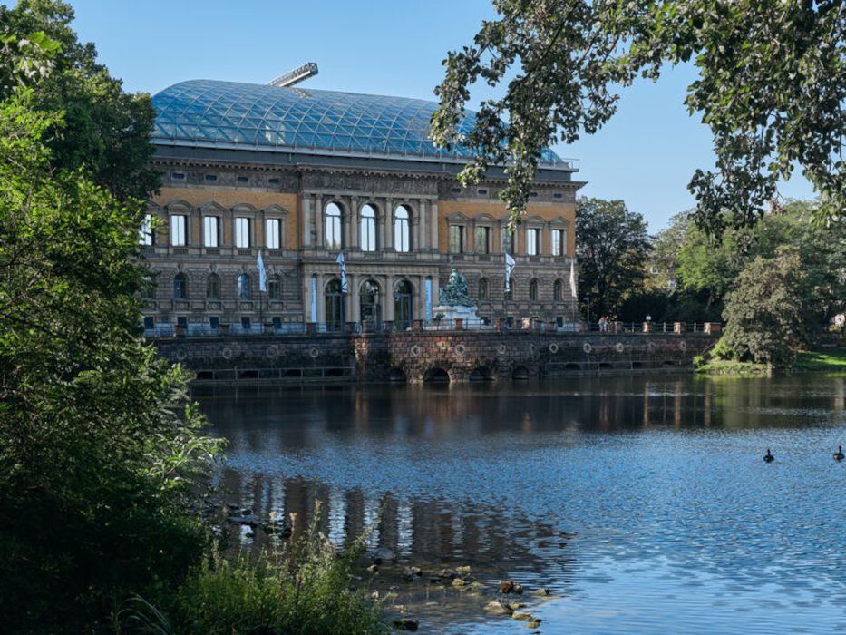 Unter der Glaskuppel des ehemaligen nordrhein-westfälischen Landtags bietet das K21 als Ort der Künstler Platz für spannende Wechselausstellungen