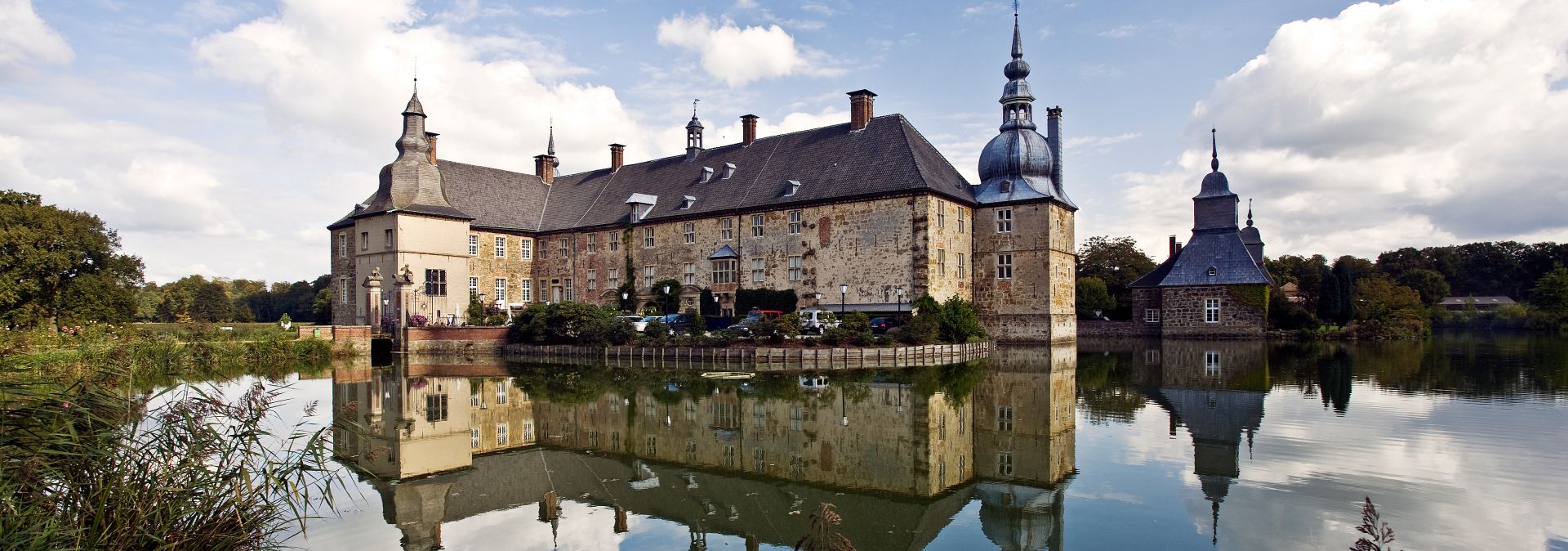 Das Wasserschloss Lembeck scheint aus einem Märchen gekommen zu sein