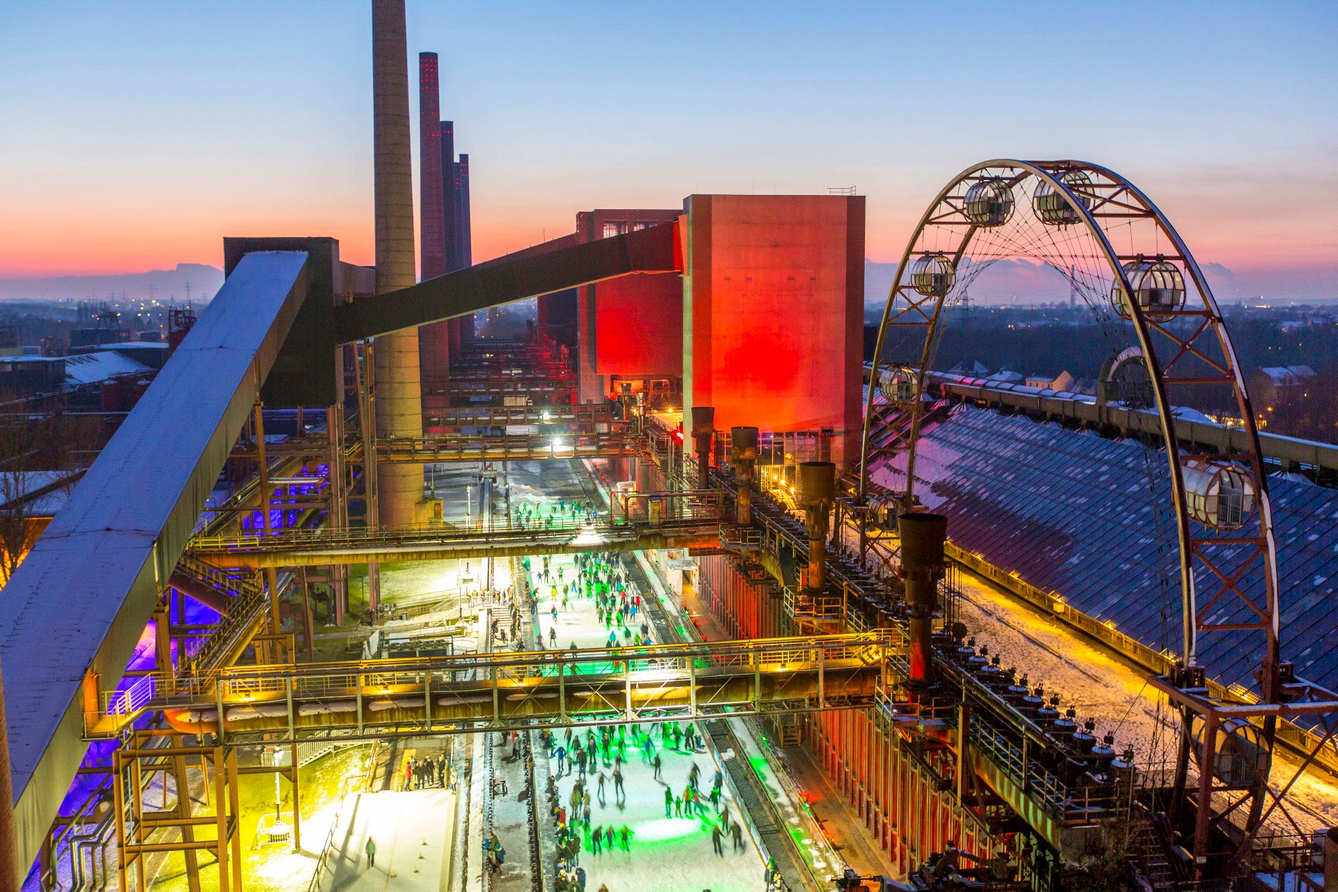 Eisbahn auf der Zeche Zollverein am Abend