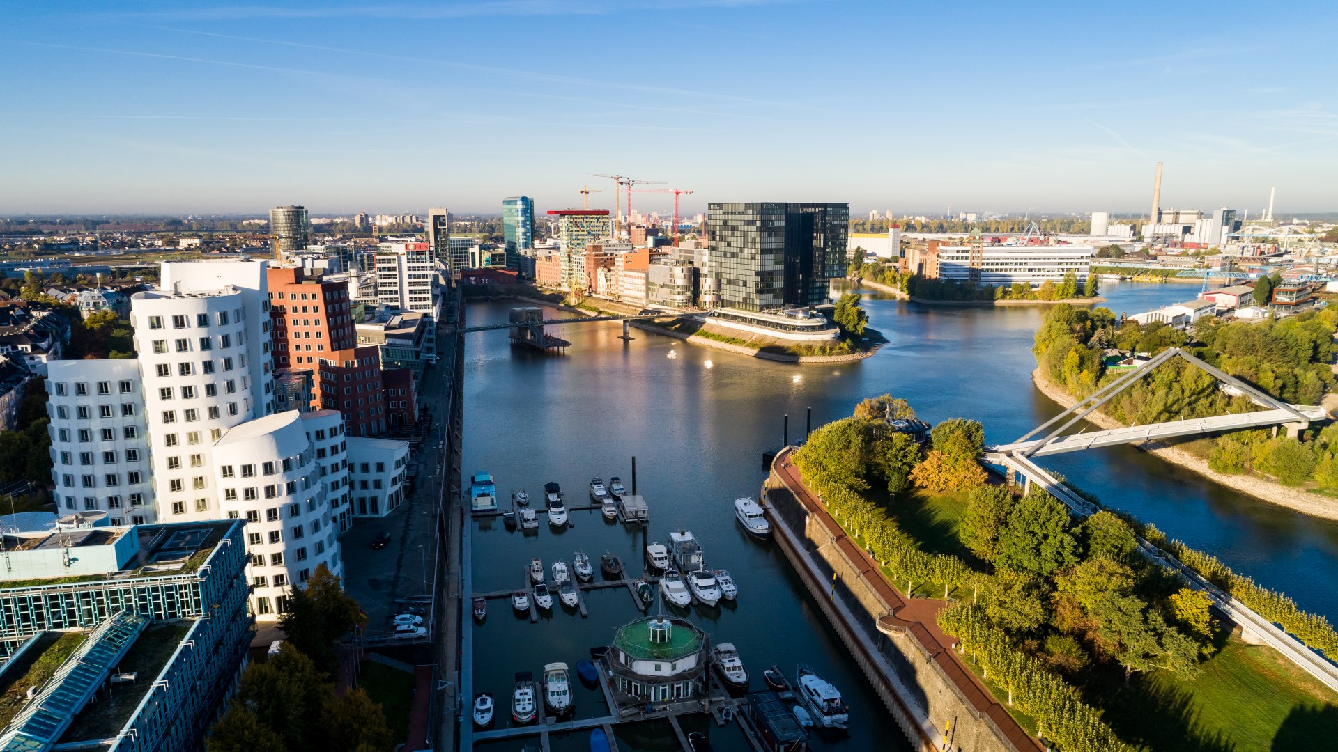 Der Medienhafen in Düsseldorf mit Blick auf die berühmten Gehry Bauten., © Tourismus NRW e.V.