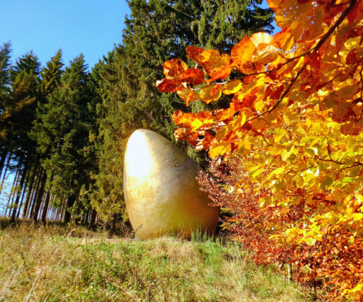 Goldenes Ei am Waldskulpturenweg, © BLB-Tourismus Gmbh