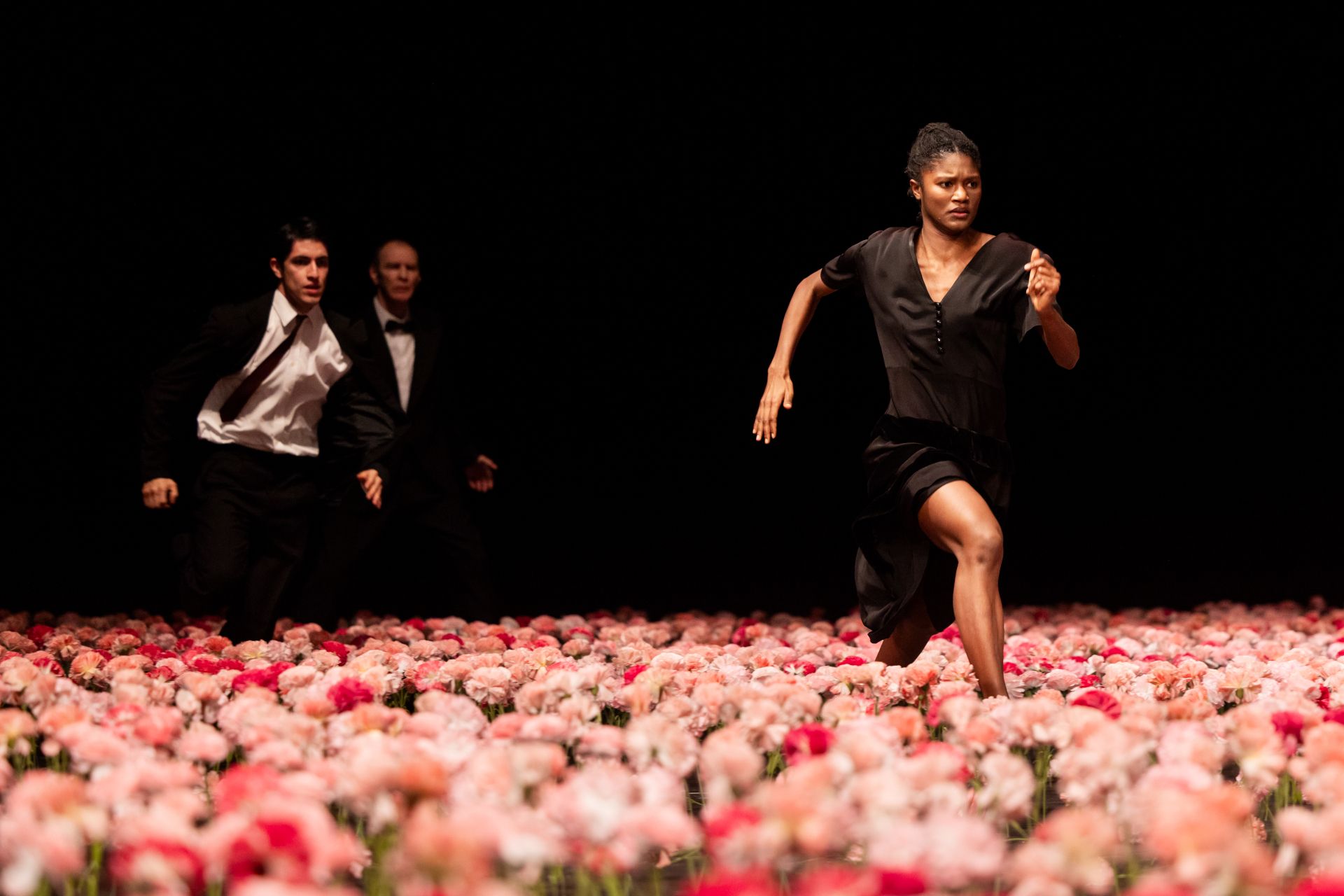 Nelken - Ein Stück von Pina Bausch, Luciény Kaabral, Alexander Lopéz Guerra, Andrey Berezin