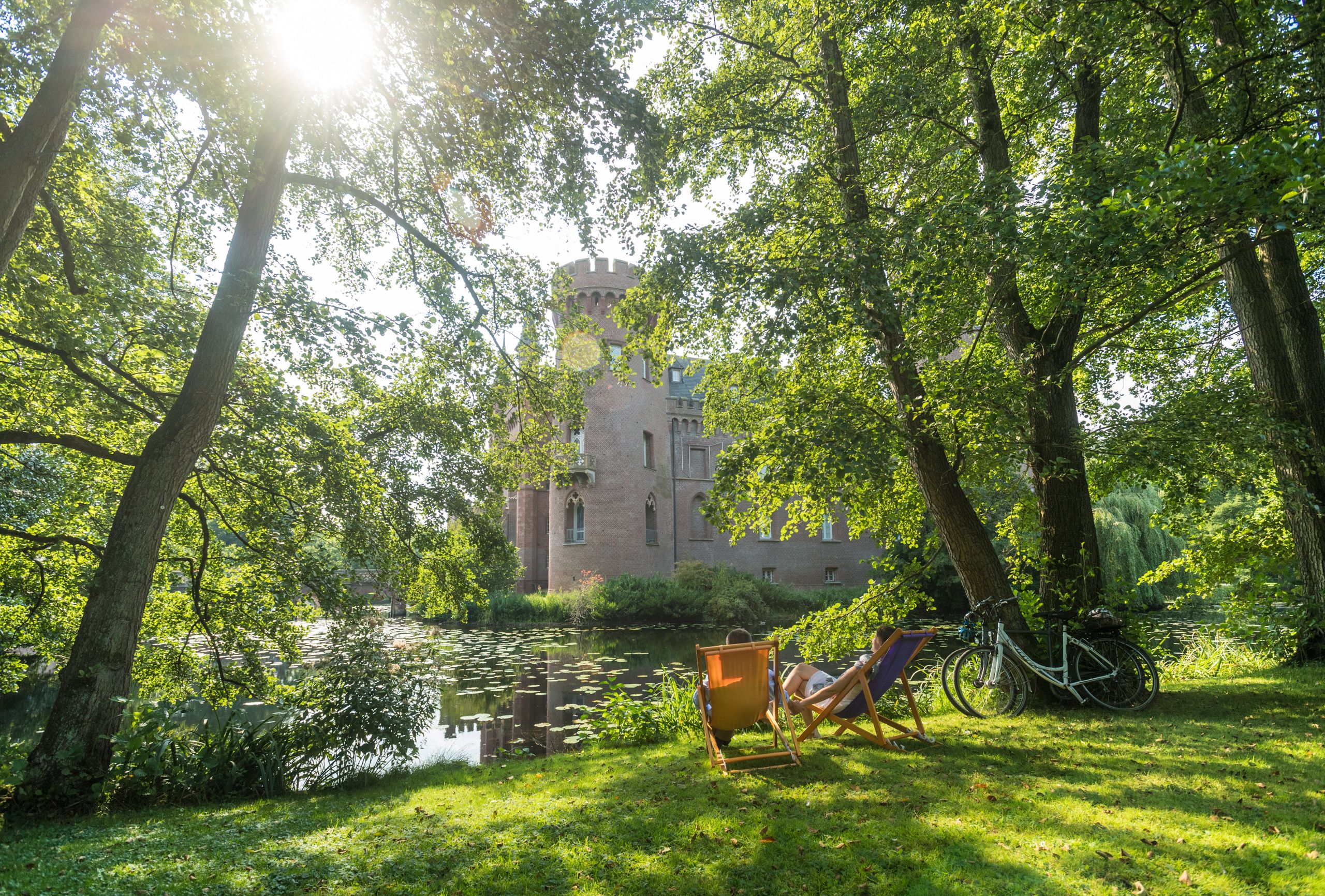 Schloss Moyland am Rheinradweg