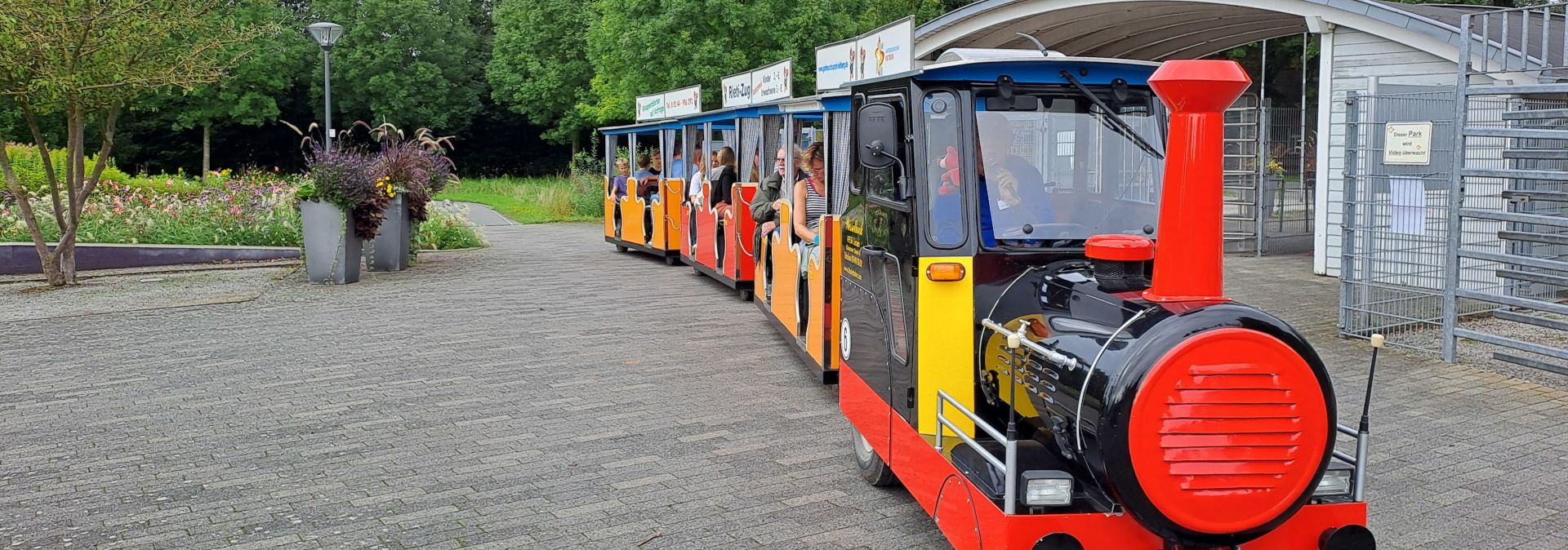 Der Rieti-Express ist ein kleiner Bummelzug, der einige der wichtigsten Sehenswürdigkeiten in Rietberg ansteuert