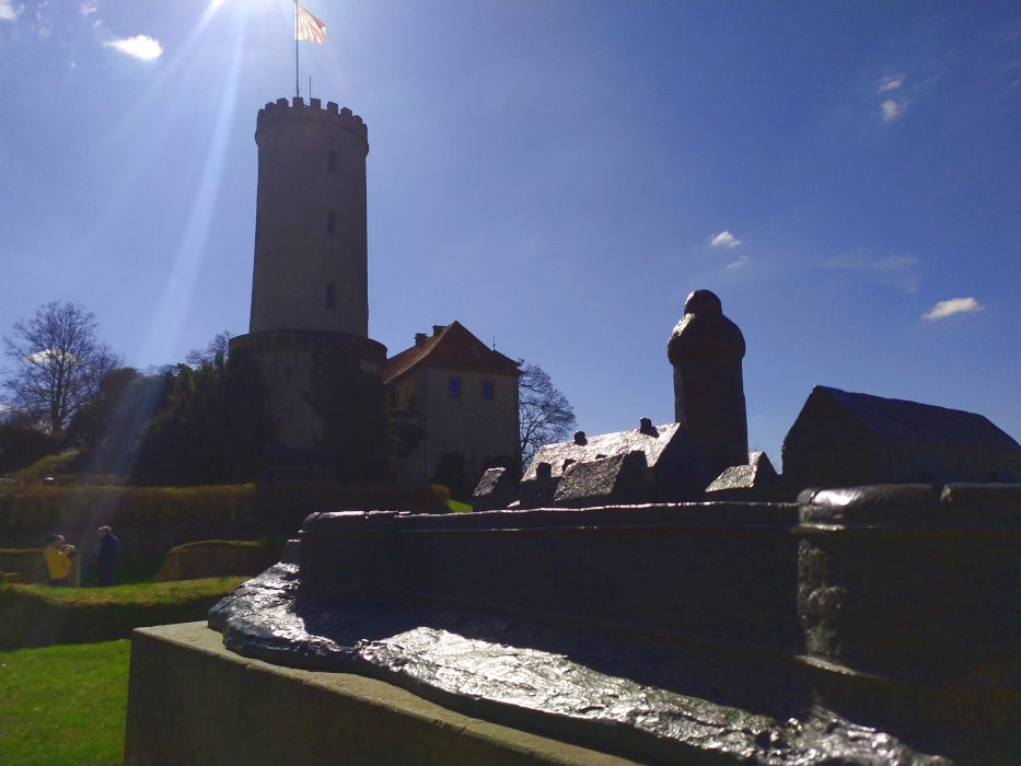 Ein Modell der Sparrenburg legt den Vergleich zwischen Vergangenheit und Gegenwart nahe