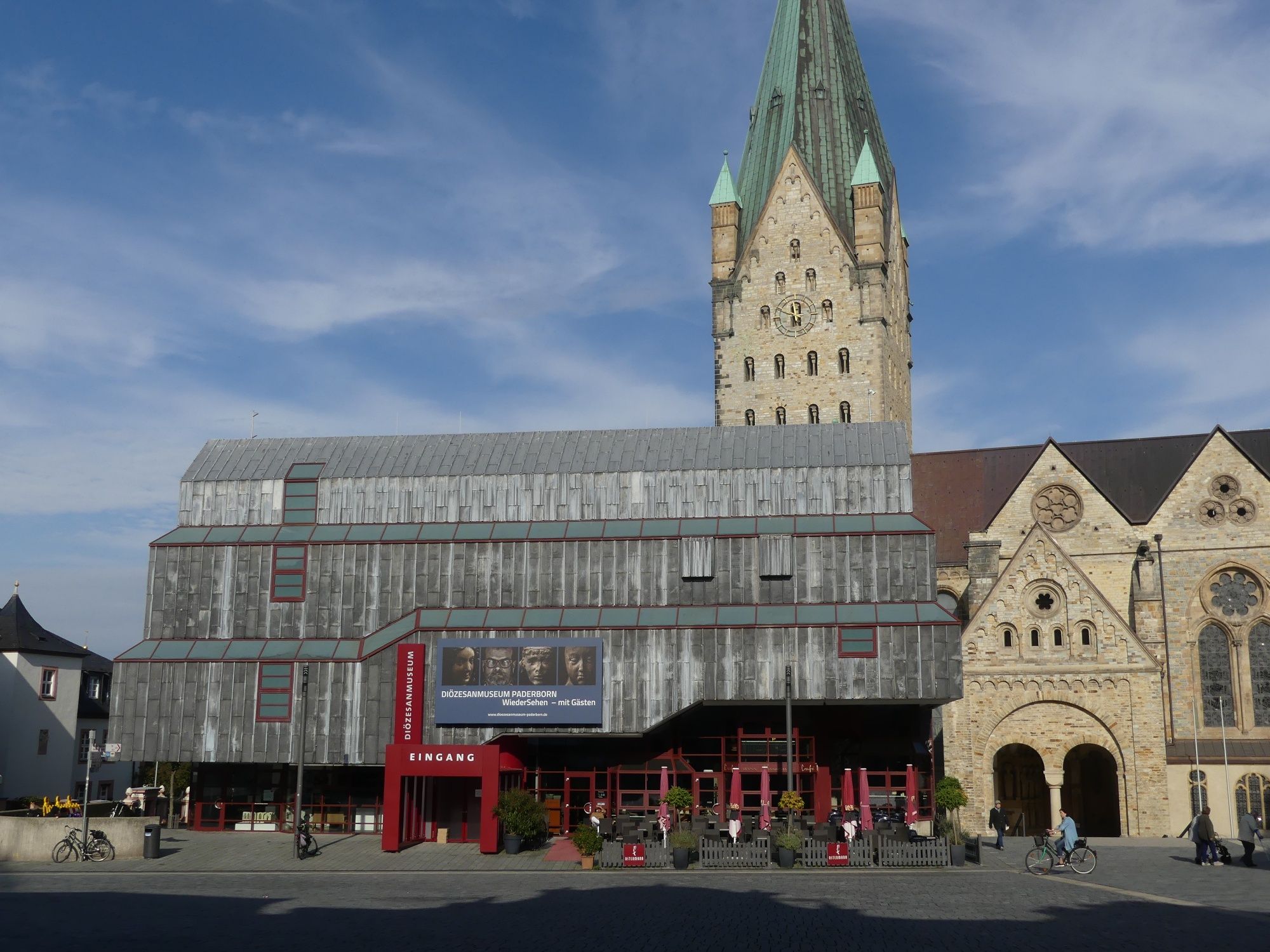 Das Diözesanmuseum Paderborn liegt direkt am Paderborner Dom