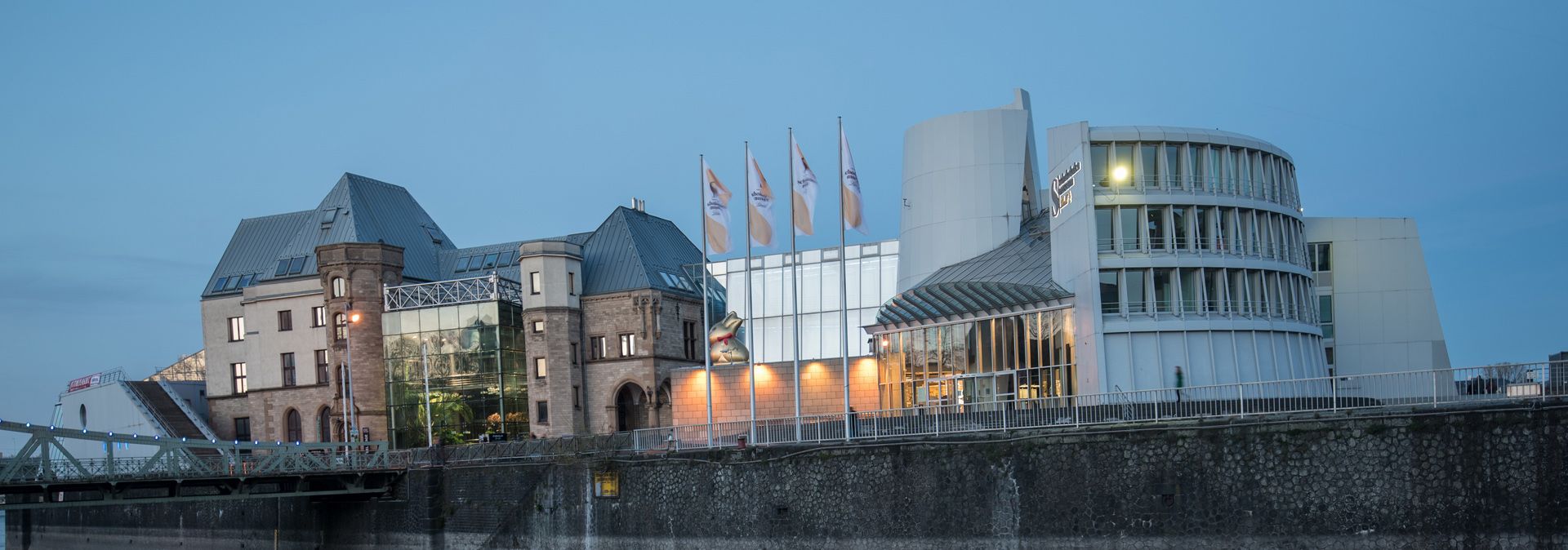 Das Schokoladenmuseum am Kölner Rheinauhafen bietet eine Reise durch die 5000-jährige Kulturgeschichte des Kakaos und der Schokolade