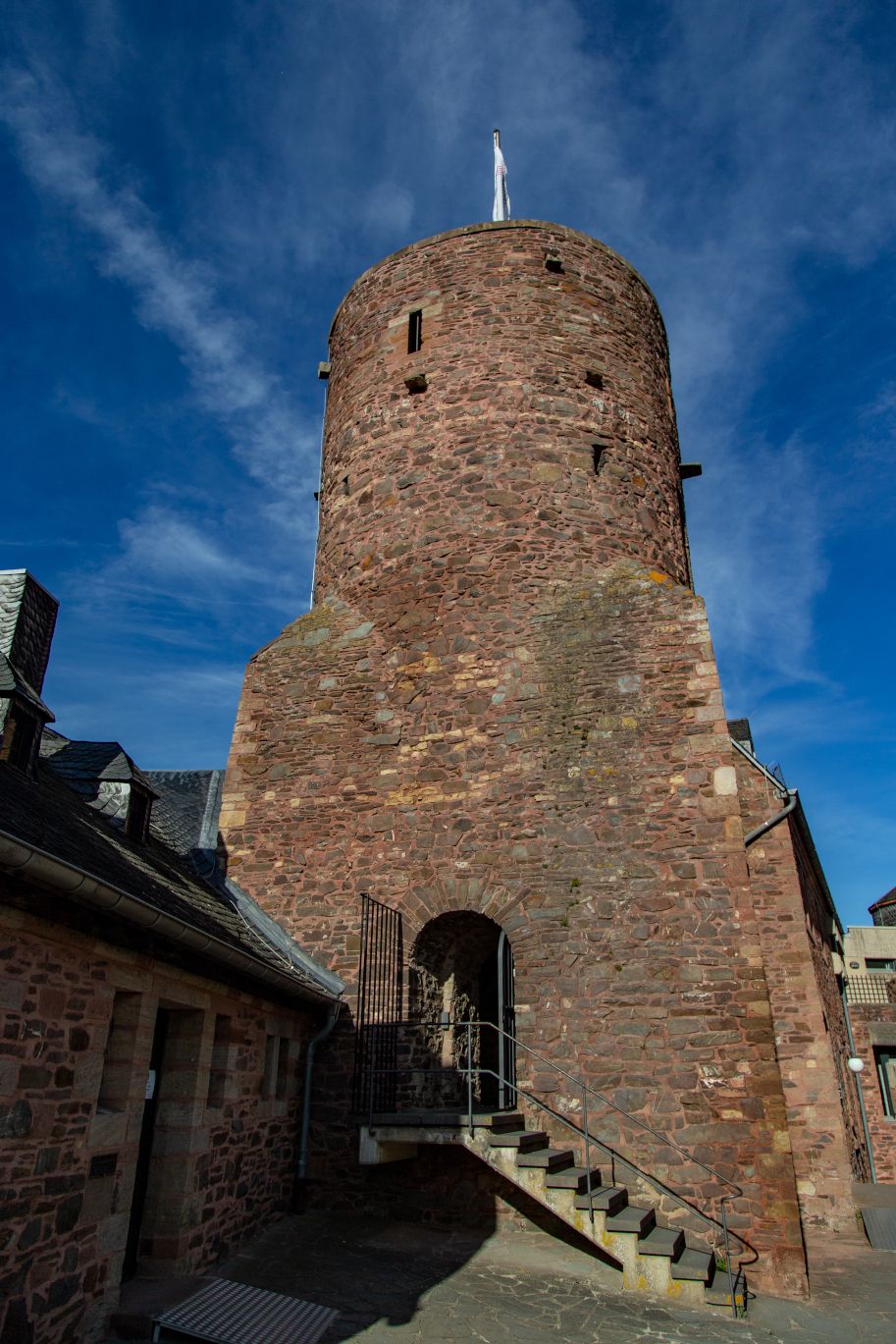 Die Kunstakademien Heimbach ist in einem der ältesten Bauwerke der Eifel untergebracht, der Burg Hengebach