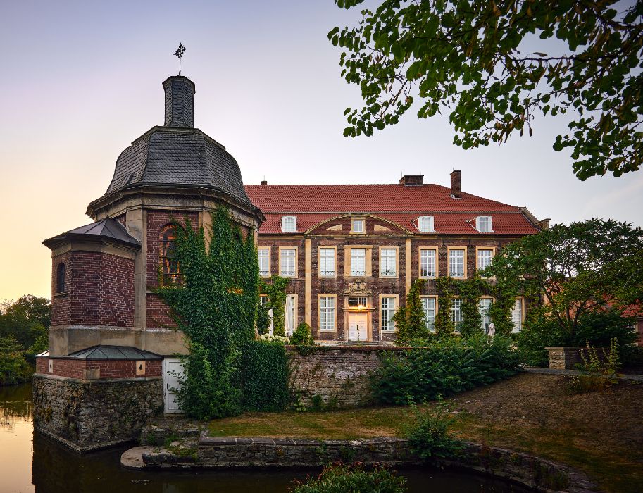 Gäste nächtigen bei ihrer Pauschalreise im Schloss Wilkinghege