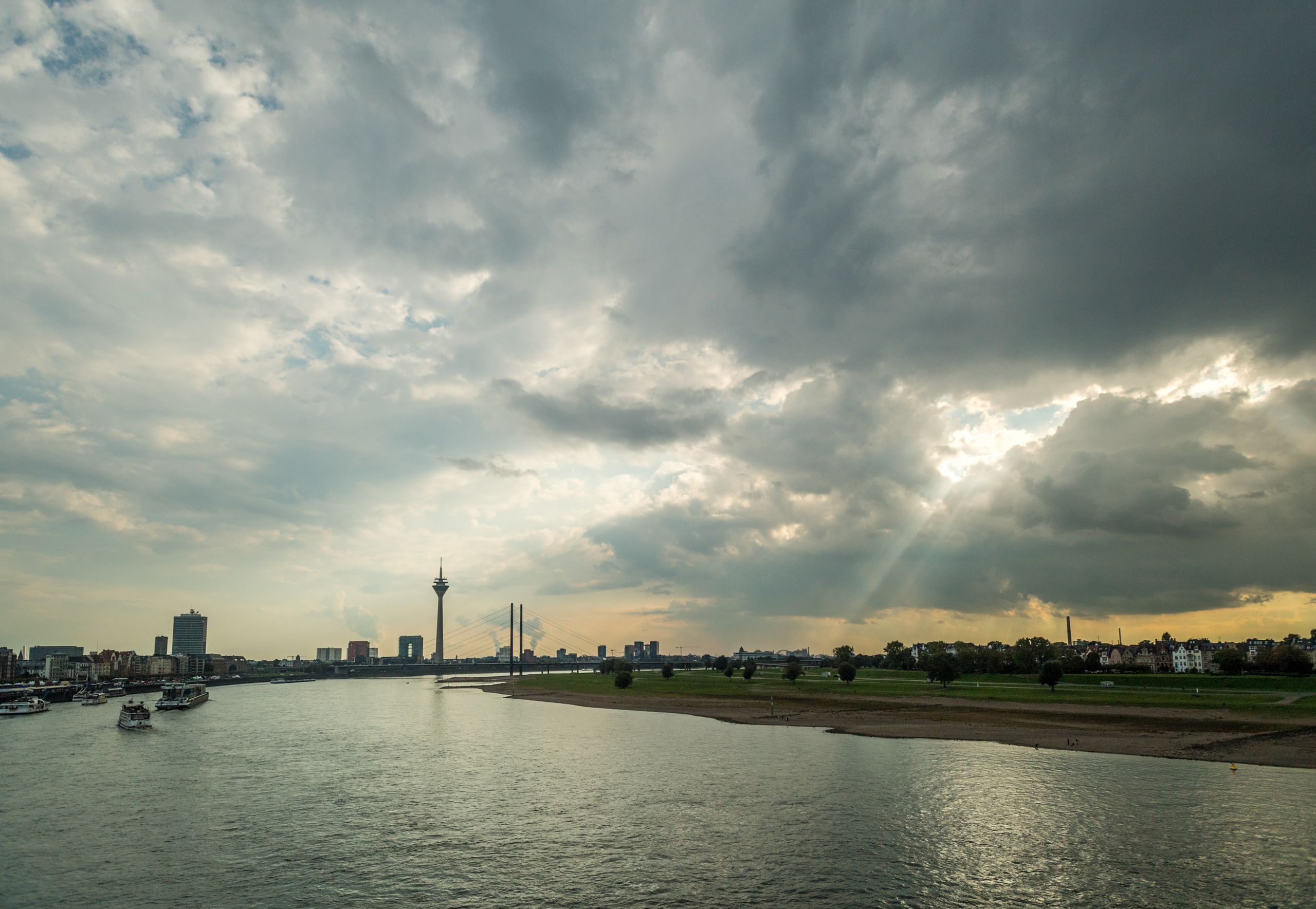 Blick auf den Rhein bei Düsseldorf