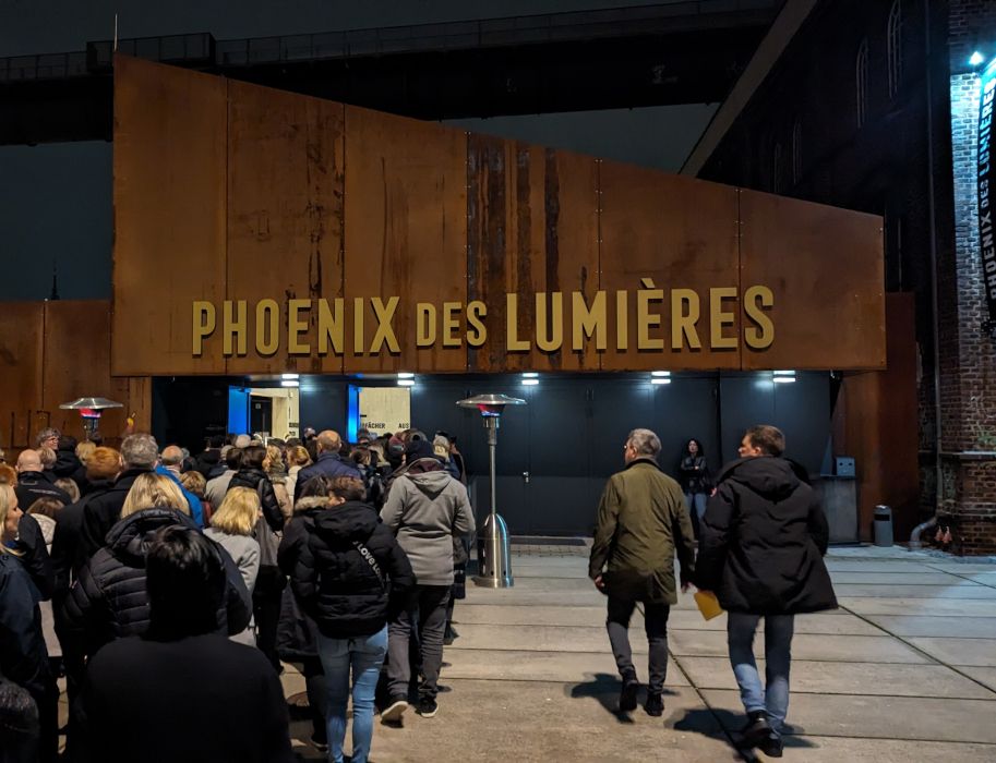 Der Gästeandrang ist bei Ausstellungseröffnungen des Phoenix des Lumières groß