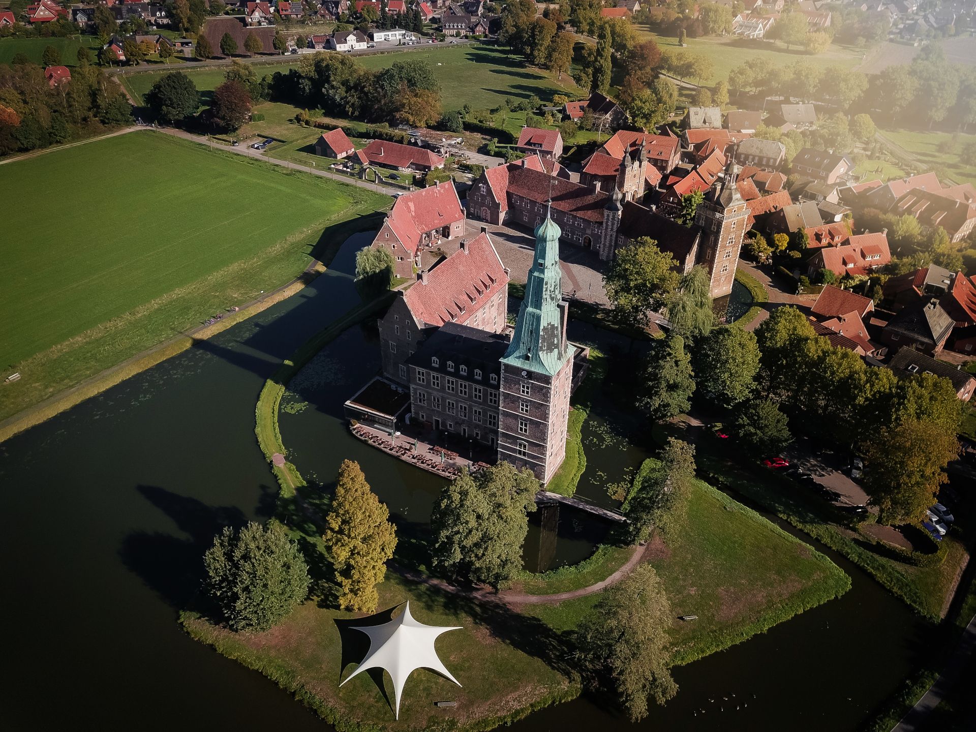 Schloss Raesfeld ist ein Geheimtipp für Naturfans und Weltenbummler