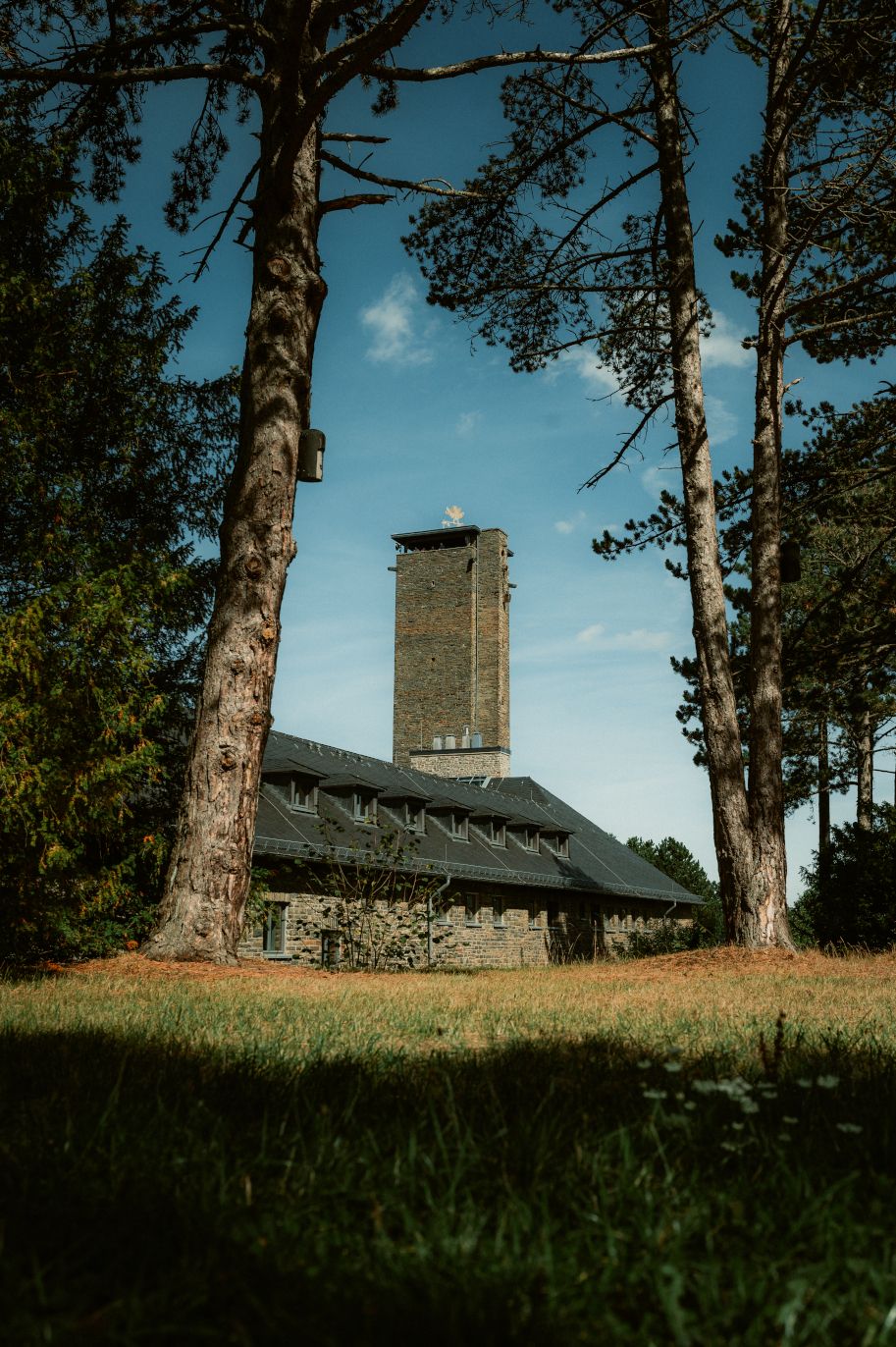 Der ehemalige Wasserturm ist mit seiner Höhe von 48 Metern weithin sichtbar. 145 Stufen führen auf eine Aussichtsplattform