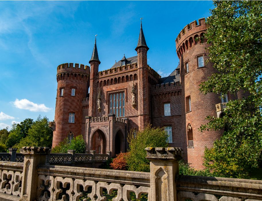 Eines der schönsten Schlösser in NRW, das Schloss Moyland in Bedburg-Hau