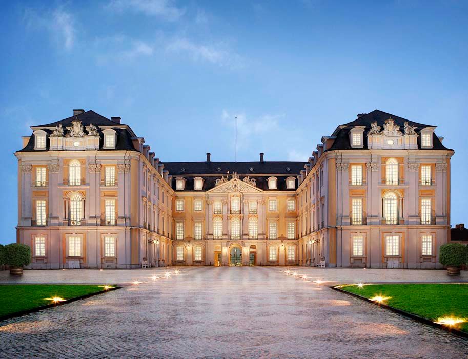 Das UNESCO-Welterbe Schloss Augustusburg liegt in Brühl bei Köln