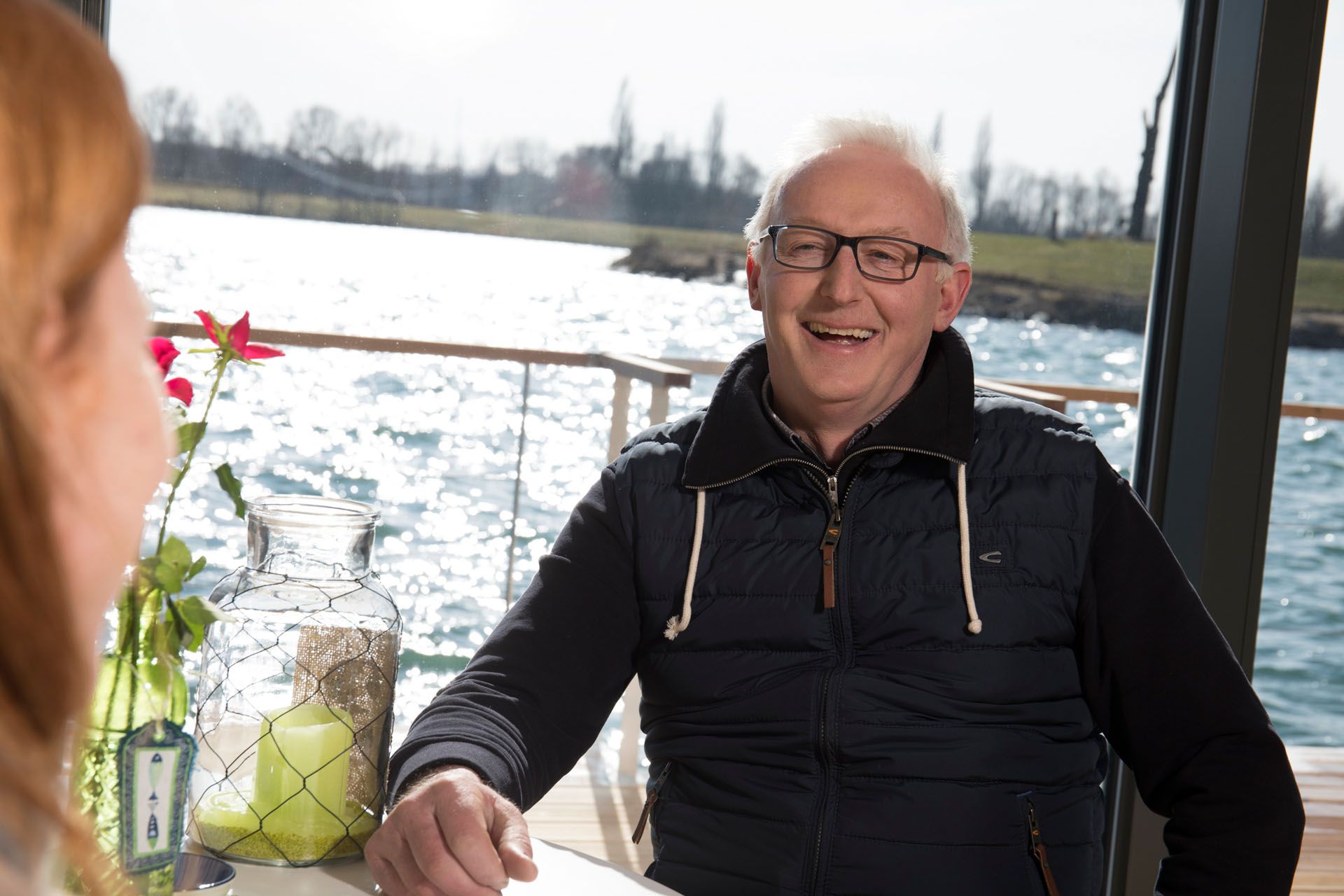 Volker Dingebauer am Hausboot, Niederrhein