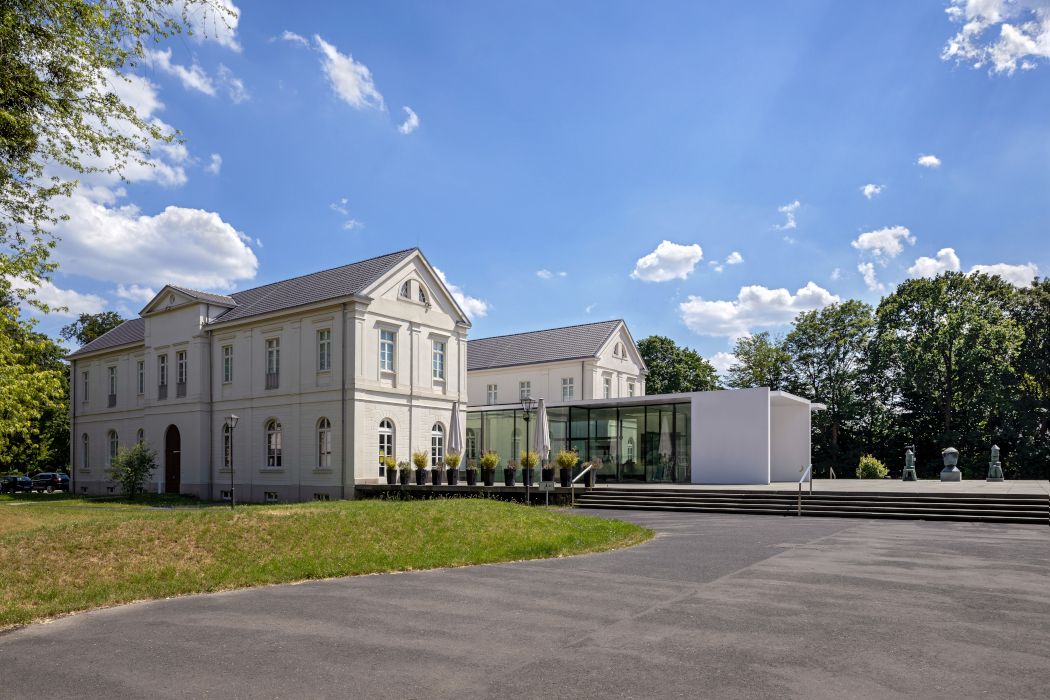 Als einziges Museum weltweit blickt das Max Ernst Museum des LVR in Brühl auf rund siebzig Schaffensjahre des Ausnahmekünstlers zurück