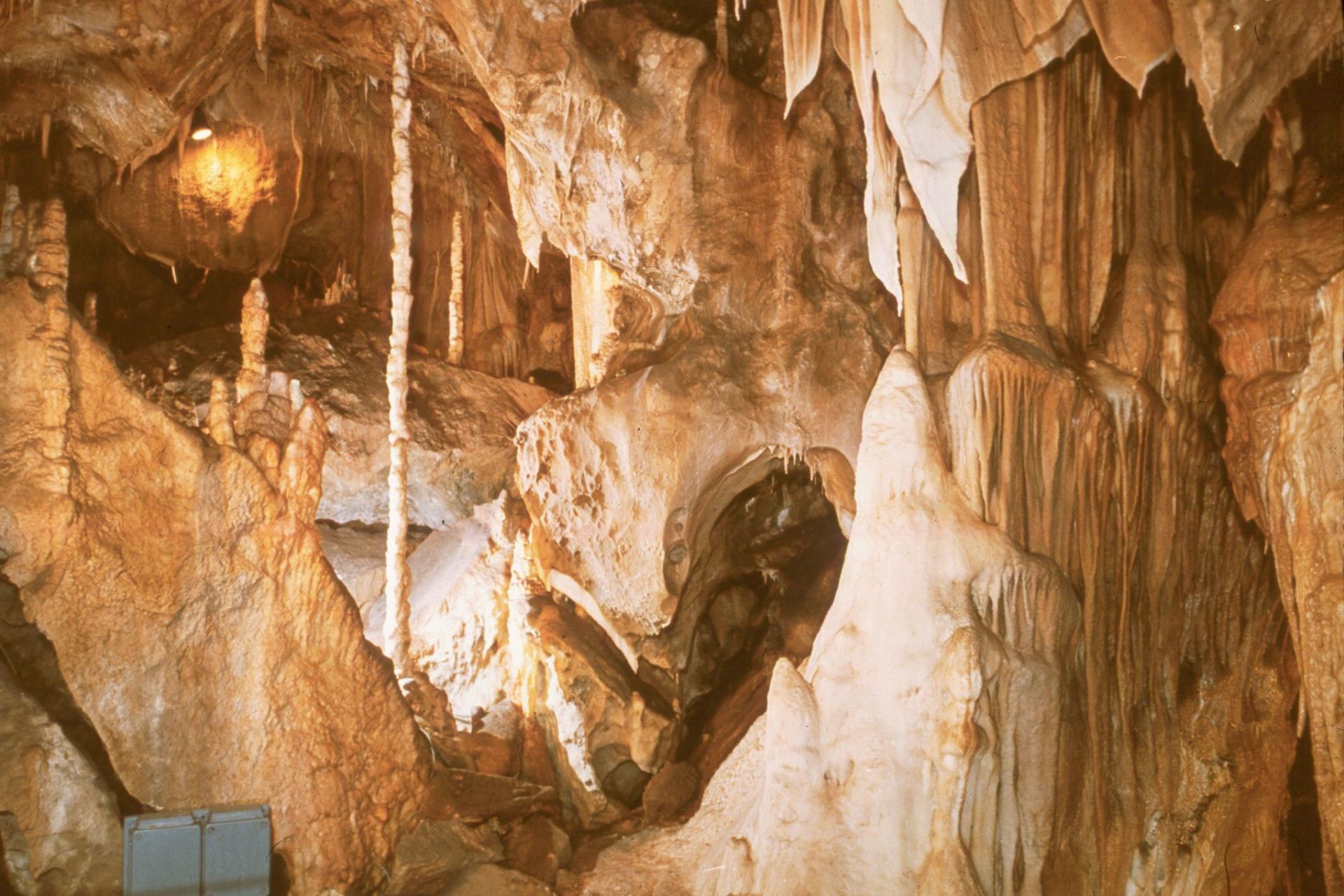 Attendorner Tropfsteinhöhle, Felsformationen in Attahöhle in Attendorn