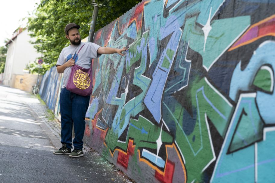 Sven Niemann erklärt, was hinter den Graffiti steckt.