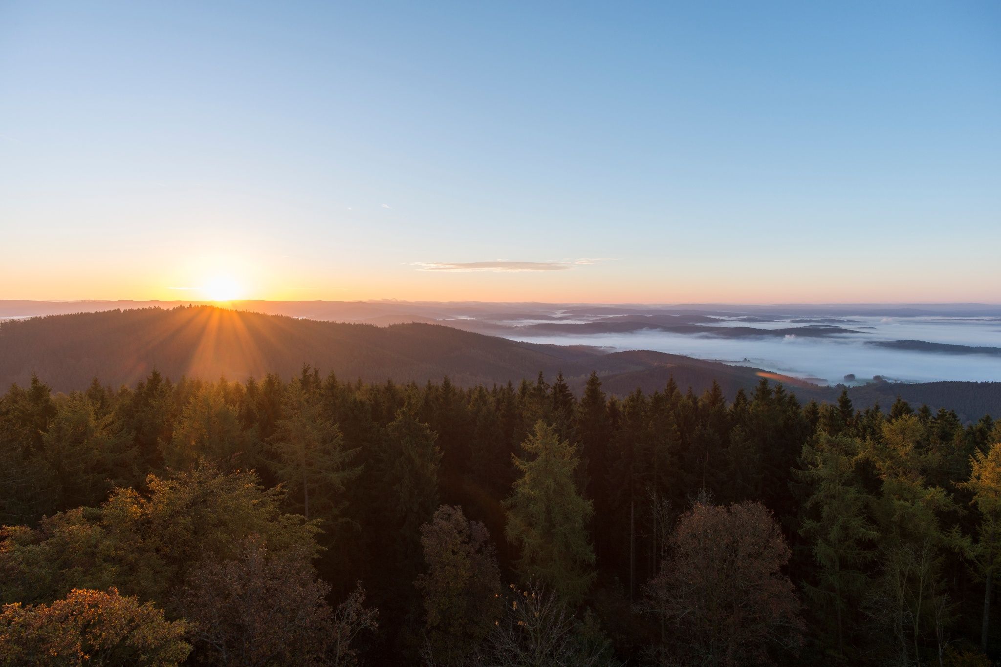 Landschaft im Sonnenaufgang