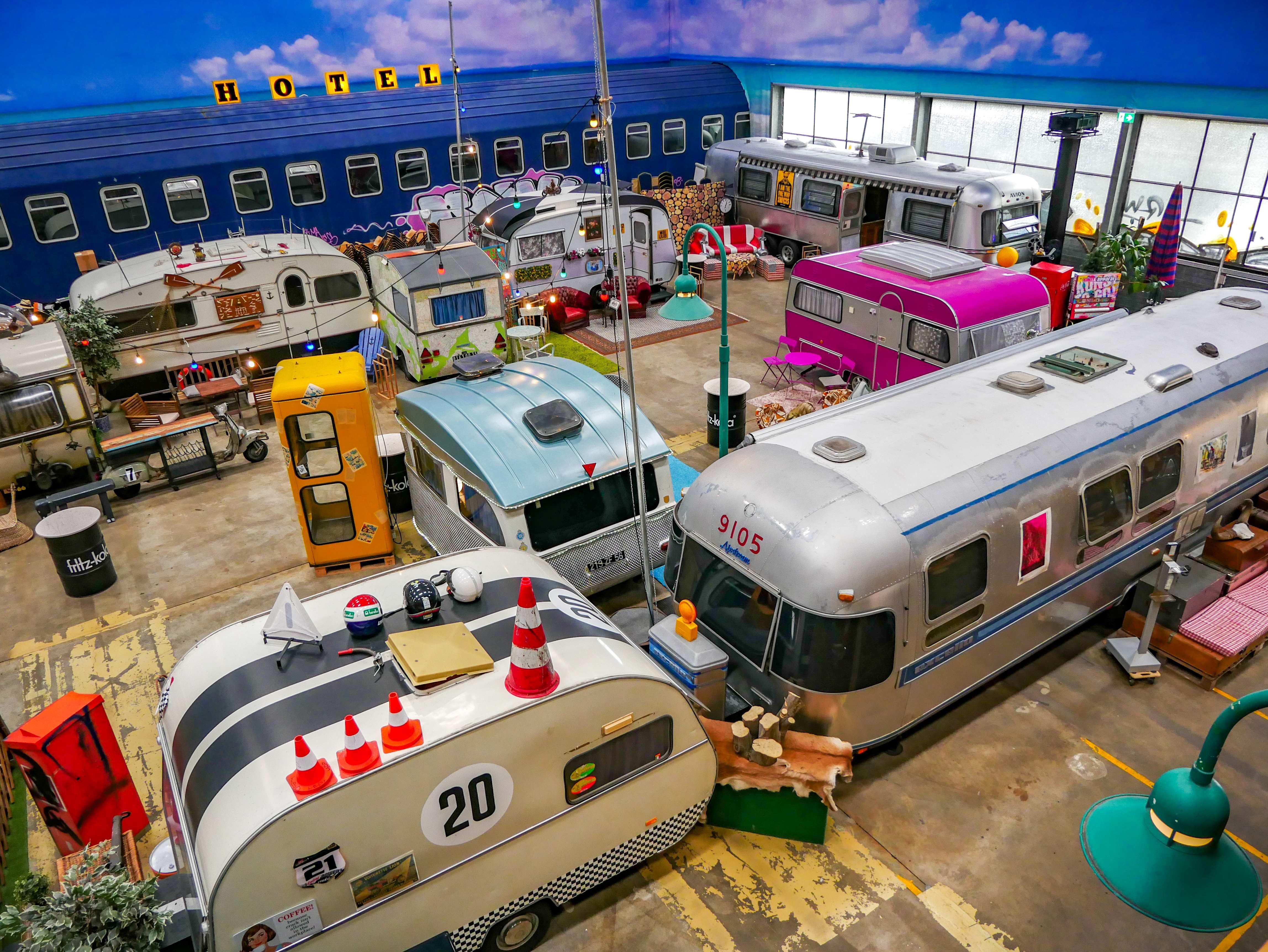 Wohnwagen von oben im BaseCamp Bonn