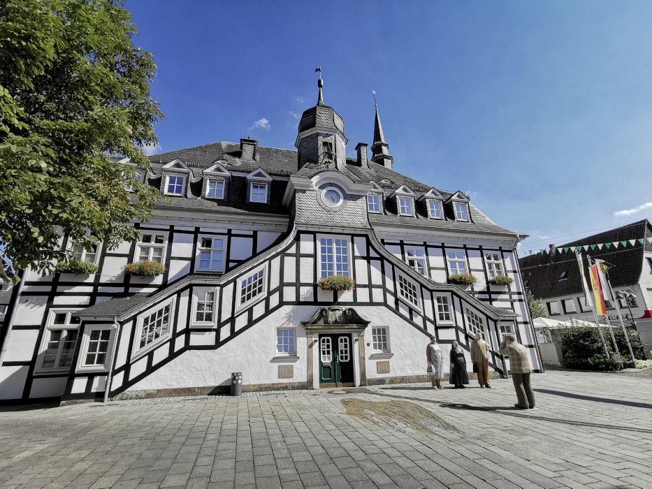 Mittelpunkt und Wahrzeichen der Stadt  Rietberg ist das Historische Rathaus, das 1805 erbaut wurde