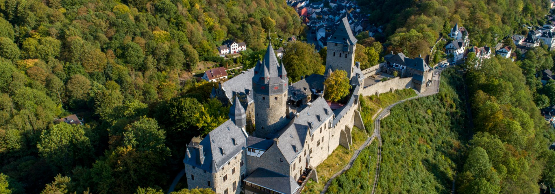 Heute eine der schönsten Höhenburgen Nordrhein-Westfalens: Burg Altena im Sauerland