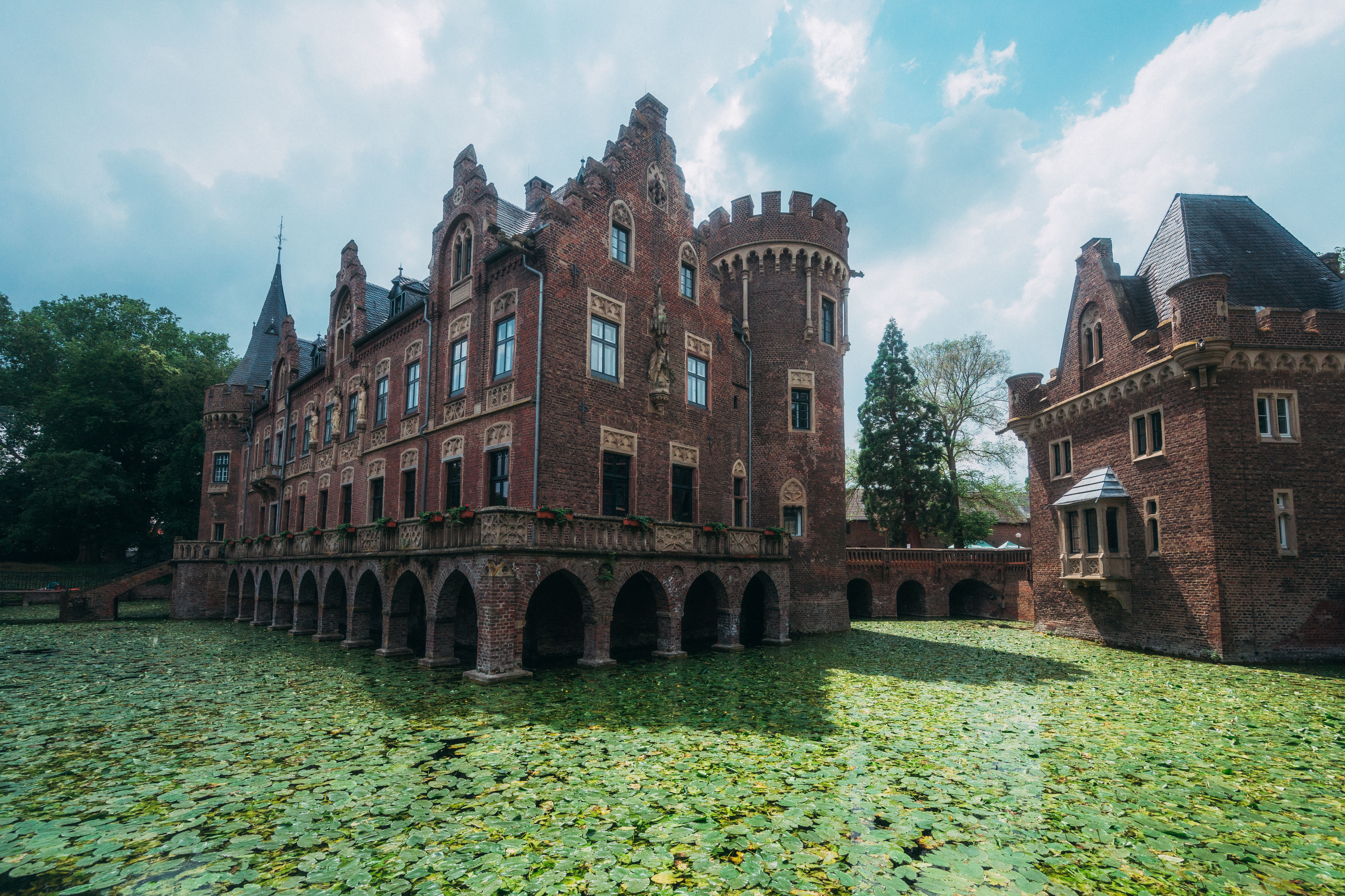 Schloss Paffendorf in Bergheim mit Wassergraben 