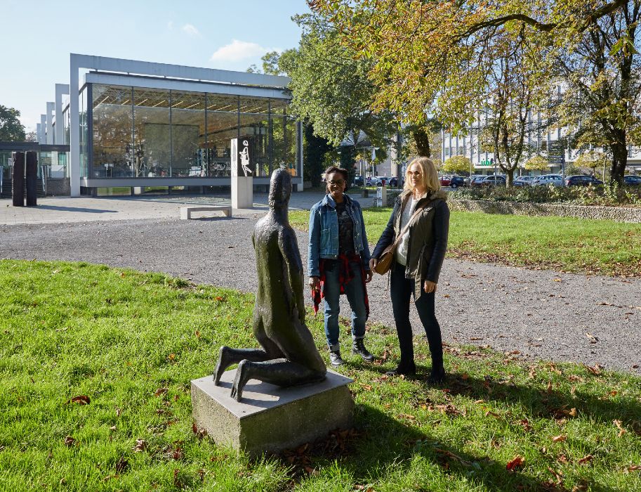 Das Lehmbruck Museum hat sich auf Skulpturen spezialisiert. Das wird auch in der Freiluftausstellung deutlich