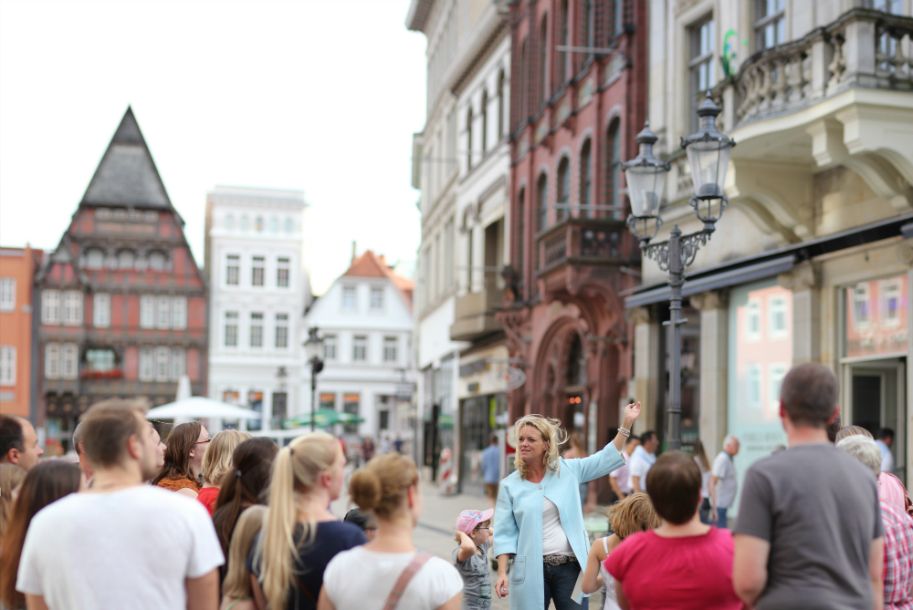 Die Guides erzählen bei den historischen Stadtführungen viel Wissens- und Erzählenswertes zu Mindens Geschichte