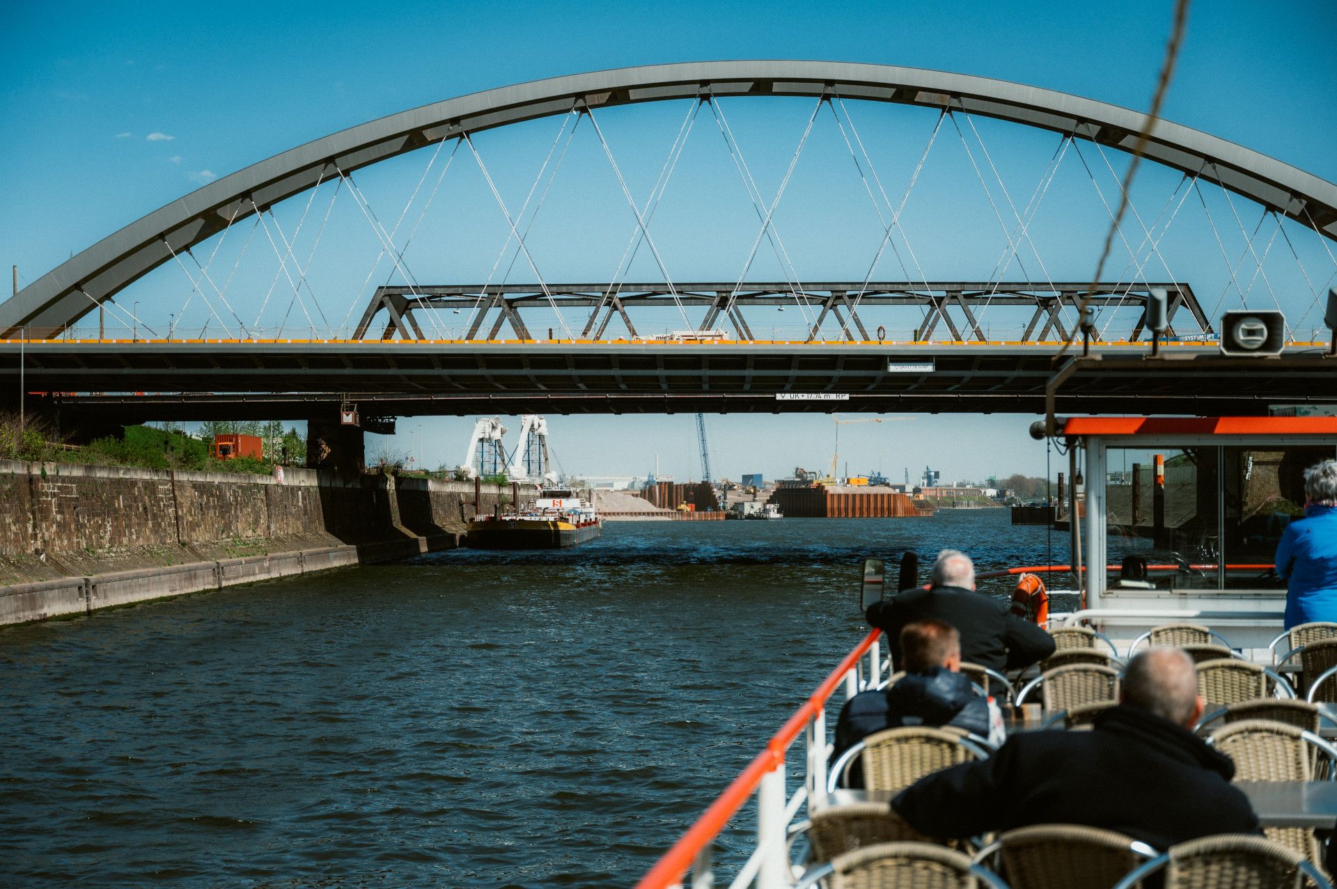 Weisse Flotte Duisburg Blick auf Hafen