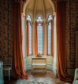 Blick auf das Fenster eines Zimmers im Schloss Drachenburg in Königswinter, © Tourismus NRW e.V.