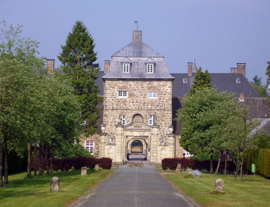 Gäste können heute von der Zufahrtsallee durch die komplette Schlossanlage blicken