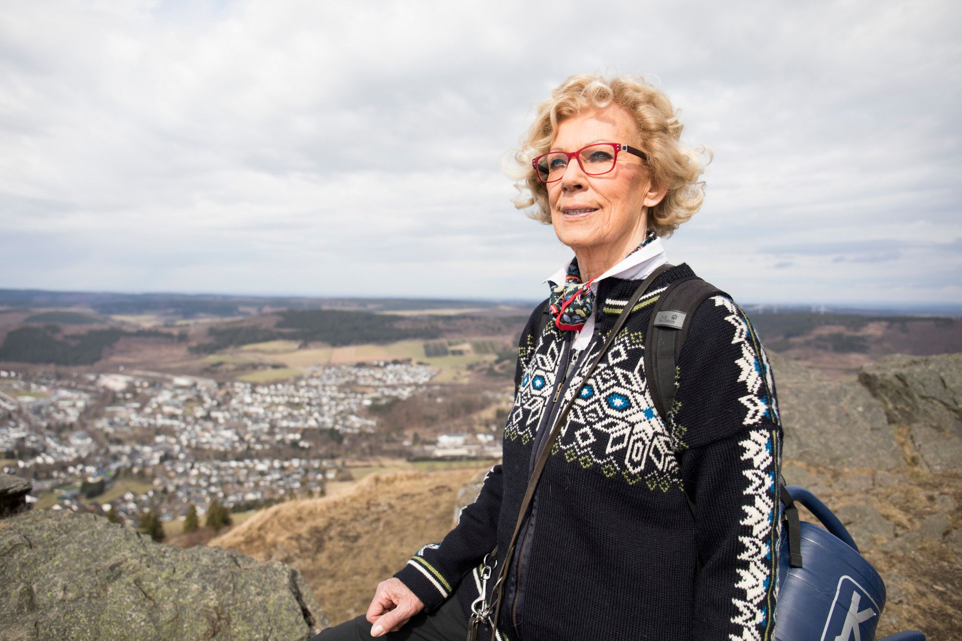 Gudrun Hagemeister auf Berg im Sauerland