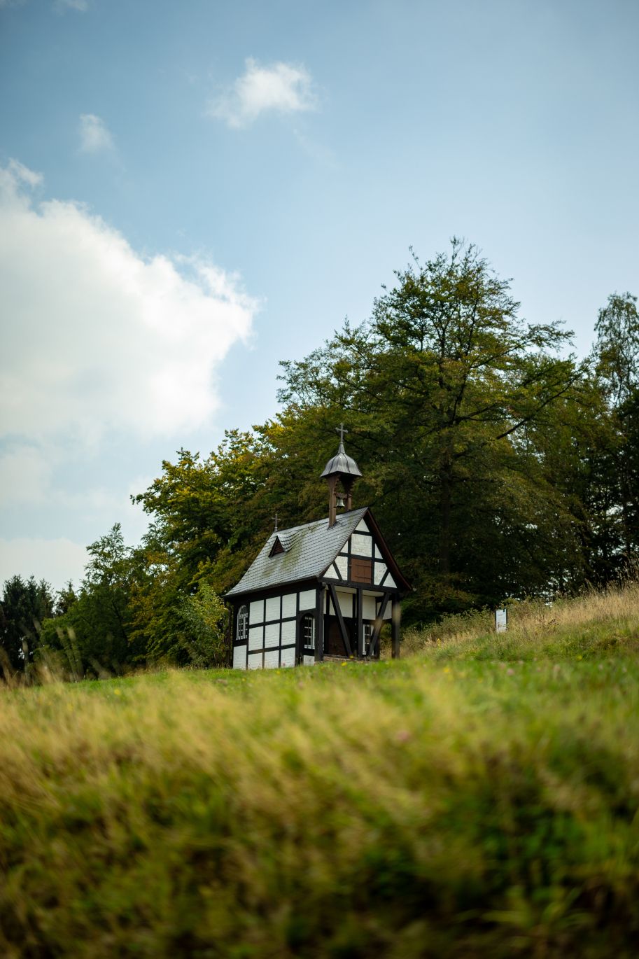 Der Nachbau der Barbara-Kapelle aus Rösrath-Hellenthal im LVR-Freilichtmuseum Lindlar