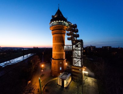 Aquarius Wassermuseum, Außenansicht bei Nacht, © RWW/Andreas Köhring