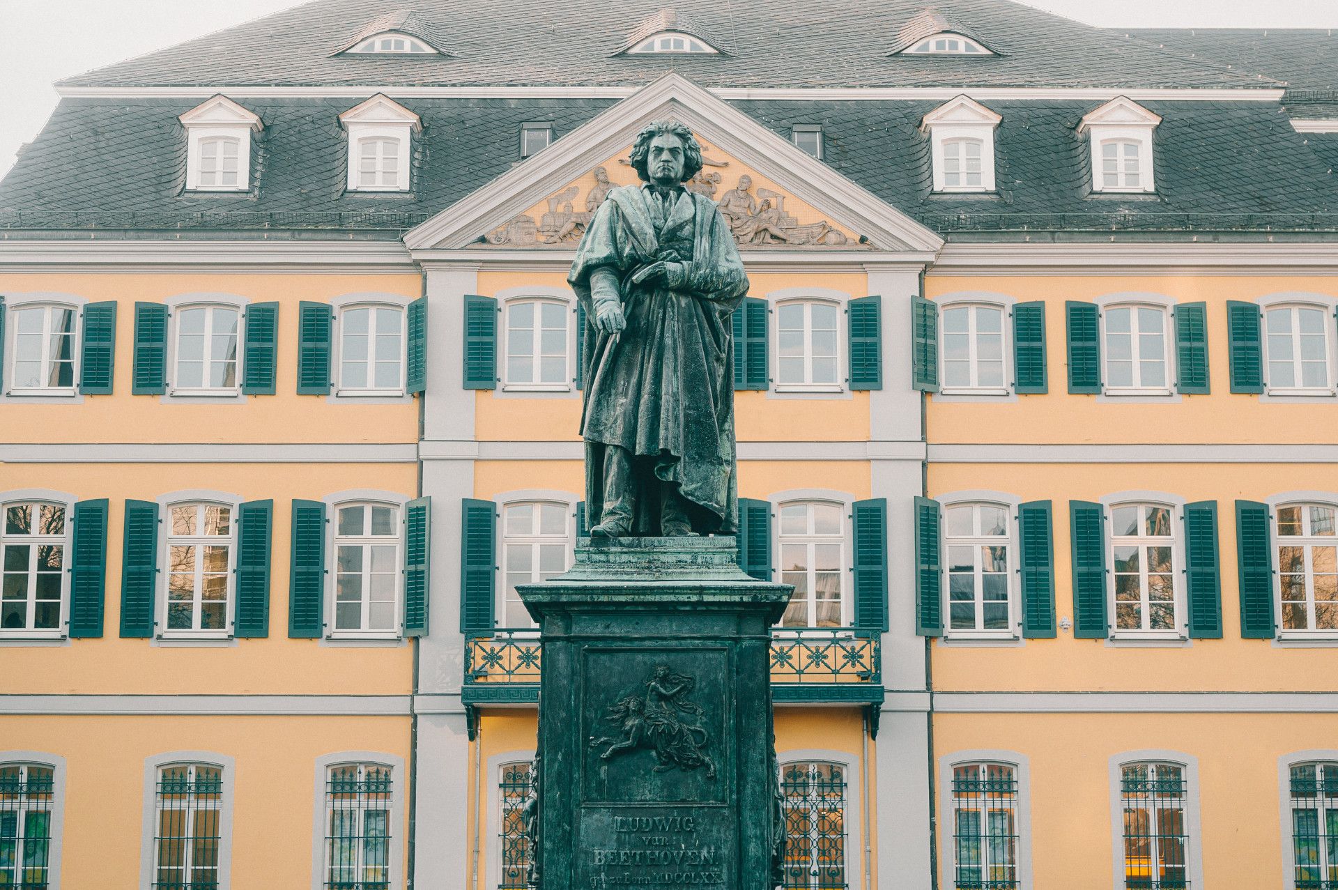 Beethovendenkmal auf dem Münsterplatz in Bonn