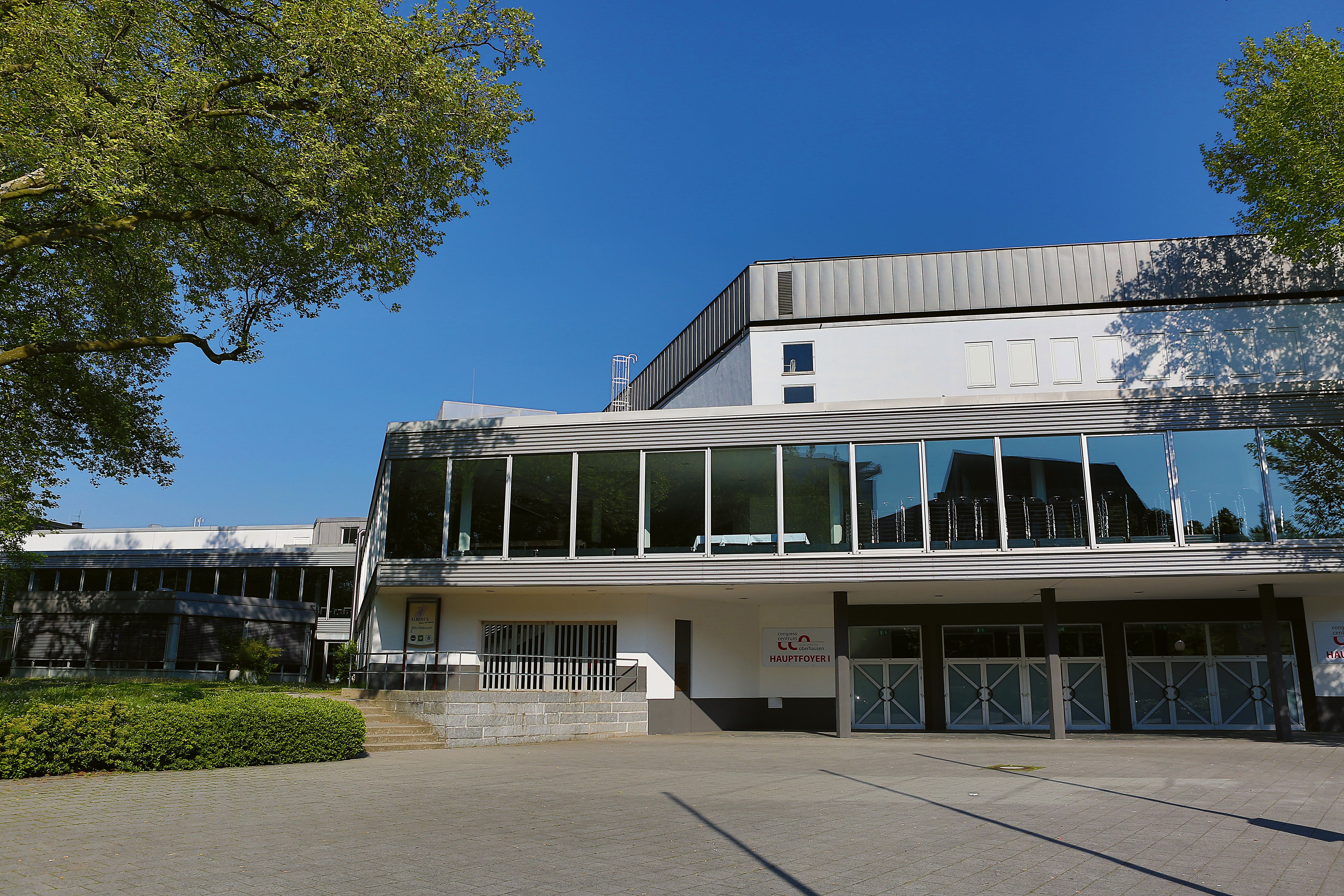 Luise Albertz Halle Haupteingang außen 