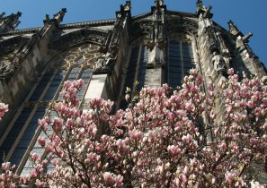 Von unten betrachtet wirkt der Aachener Dom bombastisch, © aachen tourist service e.v.