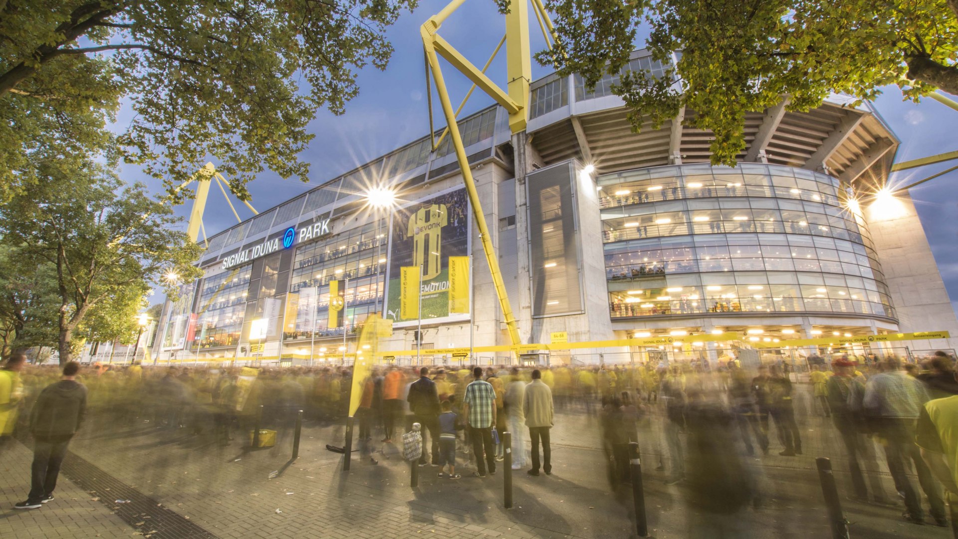 Signal Iduna Stadion Dortmund, © Roland Gorecki