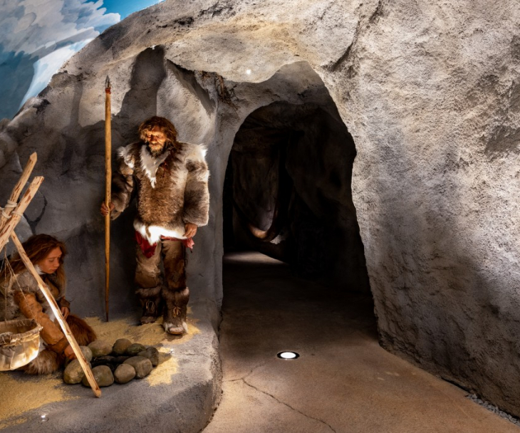 Die Höhle mit Neandertalern fasziniert nicht nur die Kinder, © Julia Gehrmann