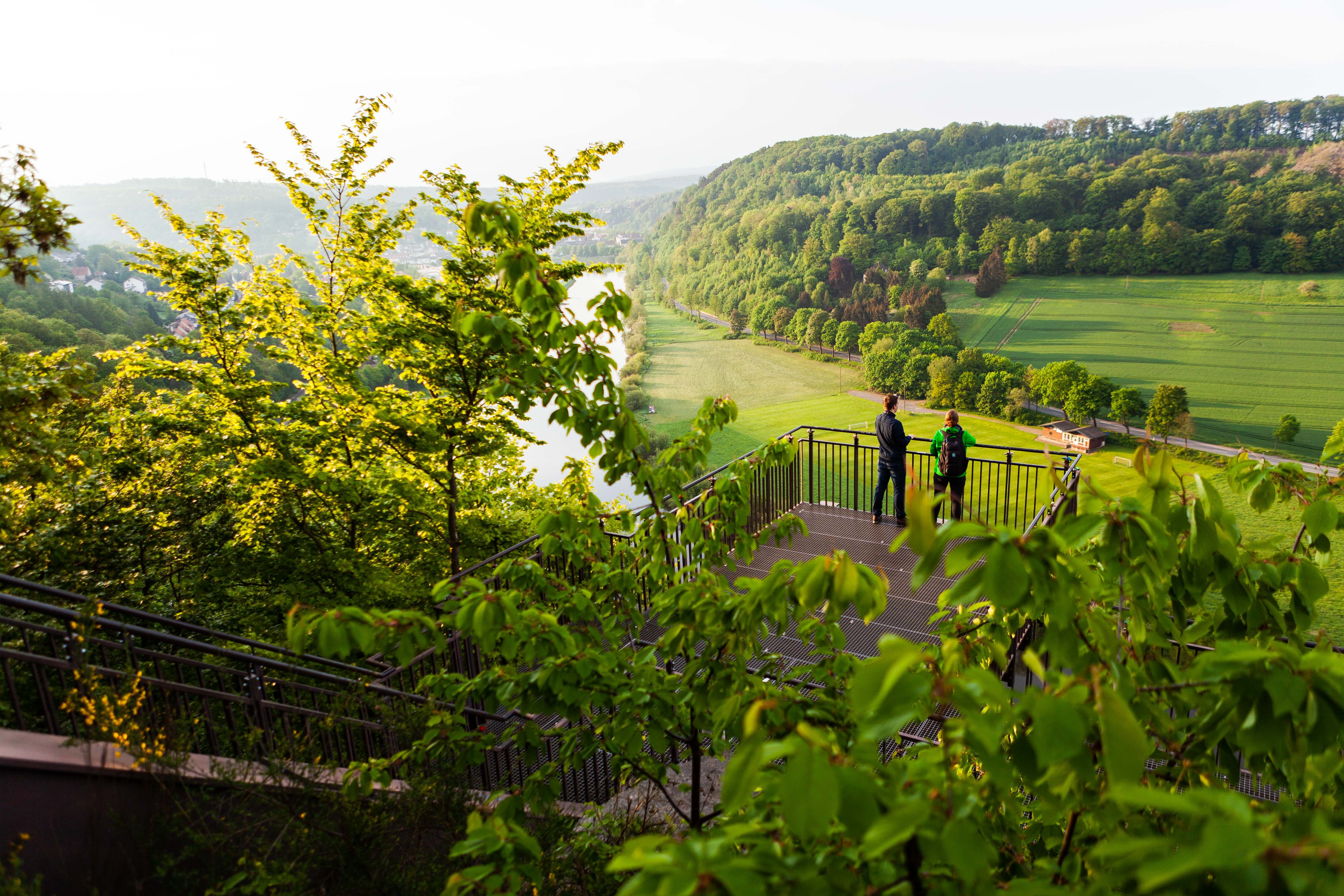 Blick auf Weser Skywalk in Beverungen im Teutoburger Wald